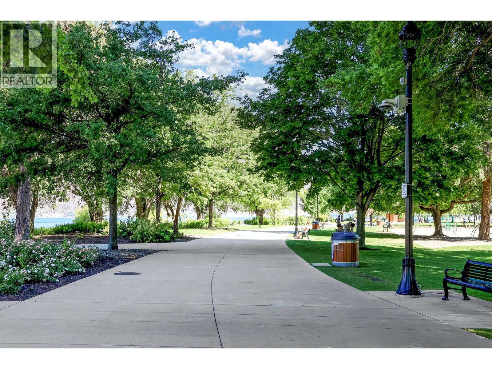 1830 Riverside Avenue, Kelowna, BC - Outdoor