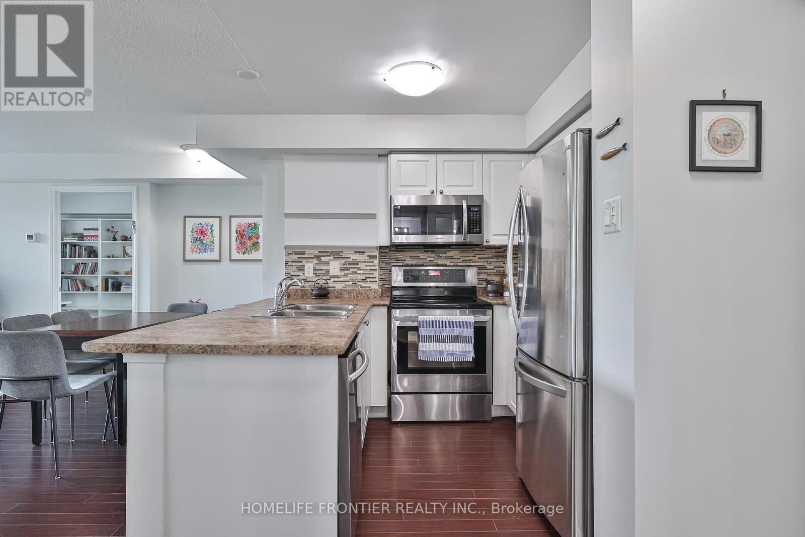 201 - 920 Sheppard Avenue W, Toronto, ON - Indoor Photo Showing Kitchen With Double Sink