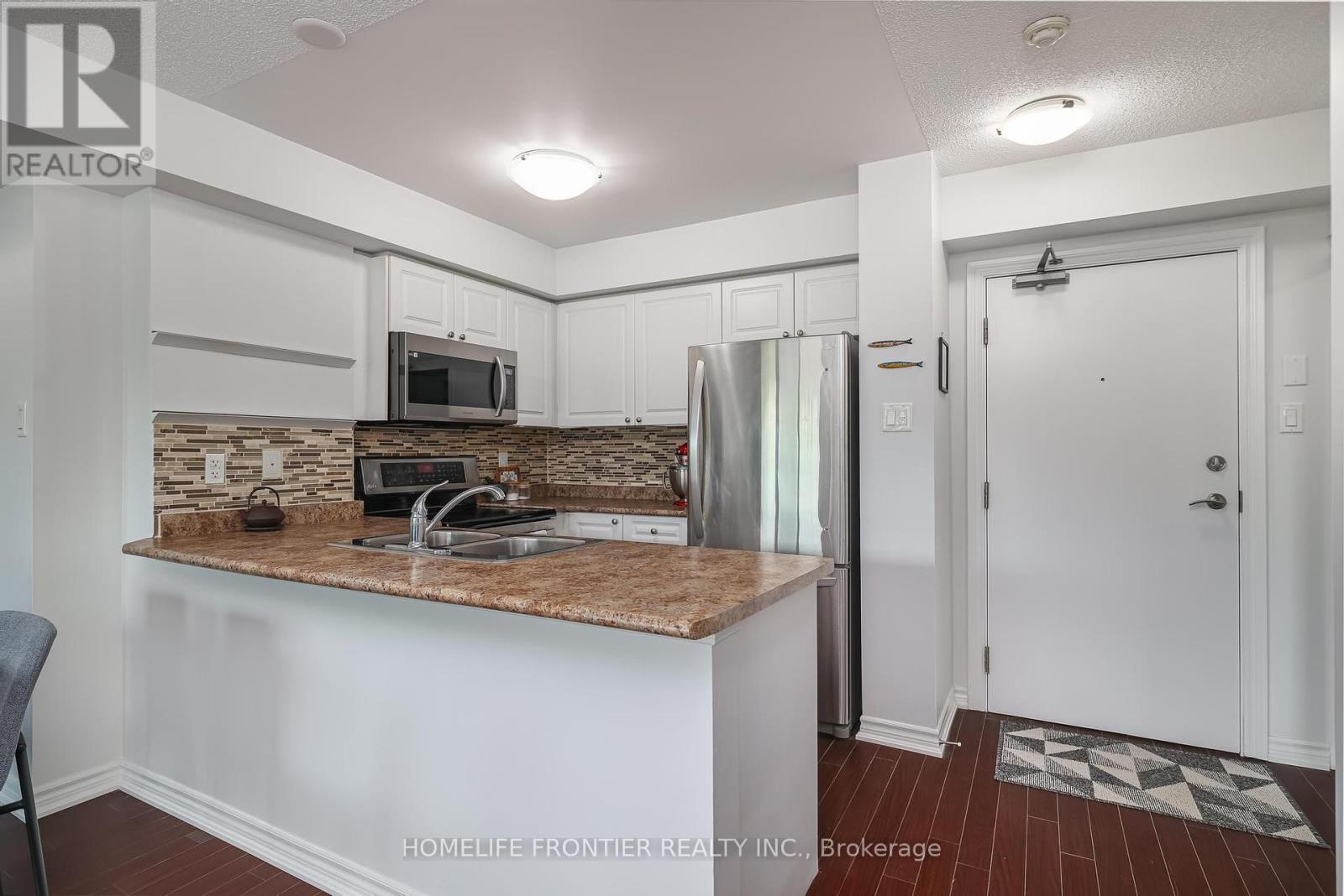 201 - 920 Sheppard Avenue W, Toronto, ON - Indoor Photo Showing Kitchen With Double Sink