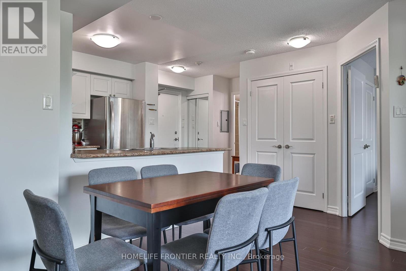 201 - 920 Sheppard Avenue W, Toronto, ON - Indoor Photo Showing Dining Room