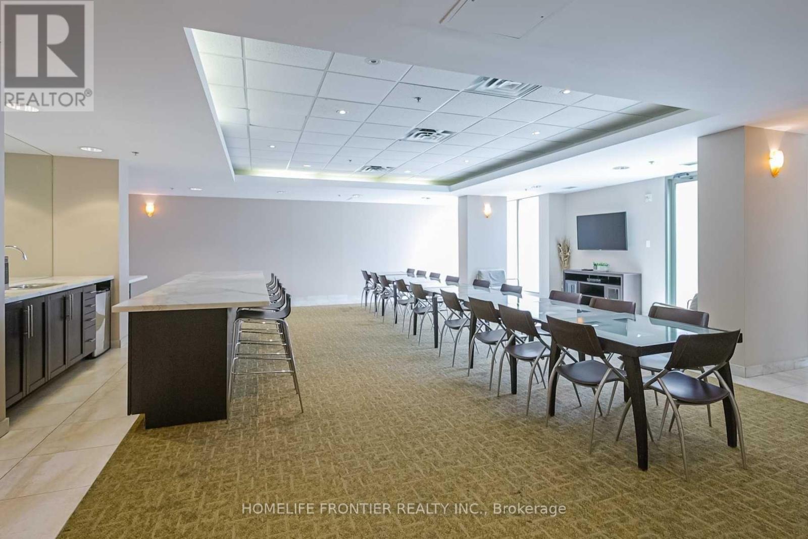 201 - 920 Sheppard Avenue W, Toronto, ON - Indoor