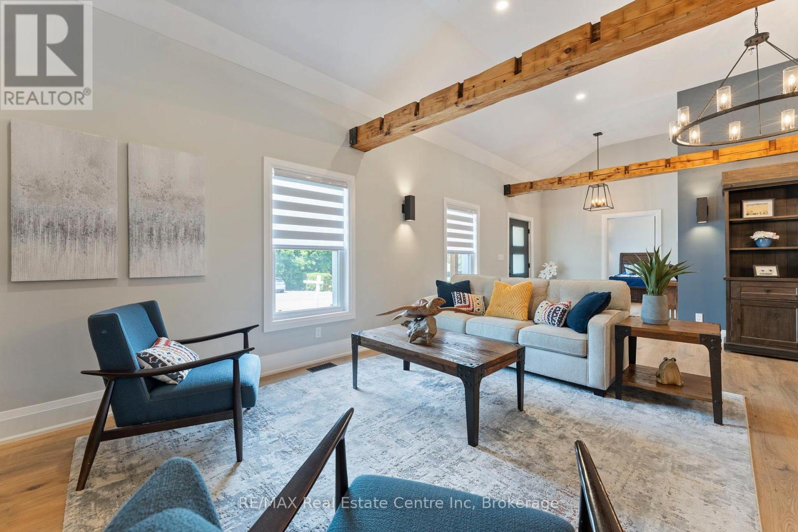 1283 Swan Street, North Dumfries, ON - Indoor Photo Showing Living Room