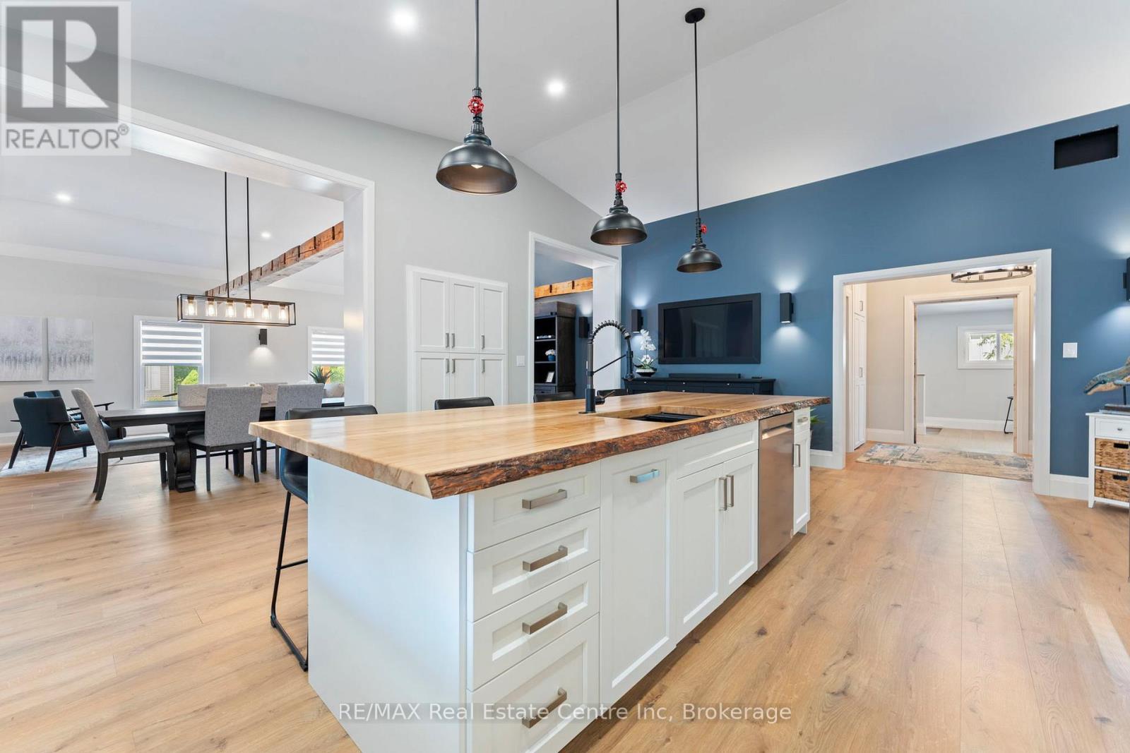1283 Swan Street, North Dumfries, ON - Indoor Photo Showing Kitchen