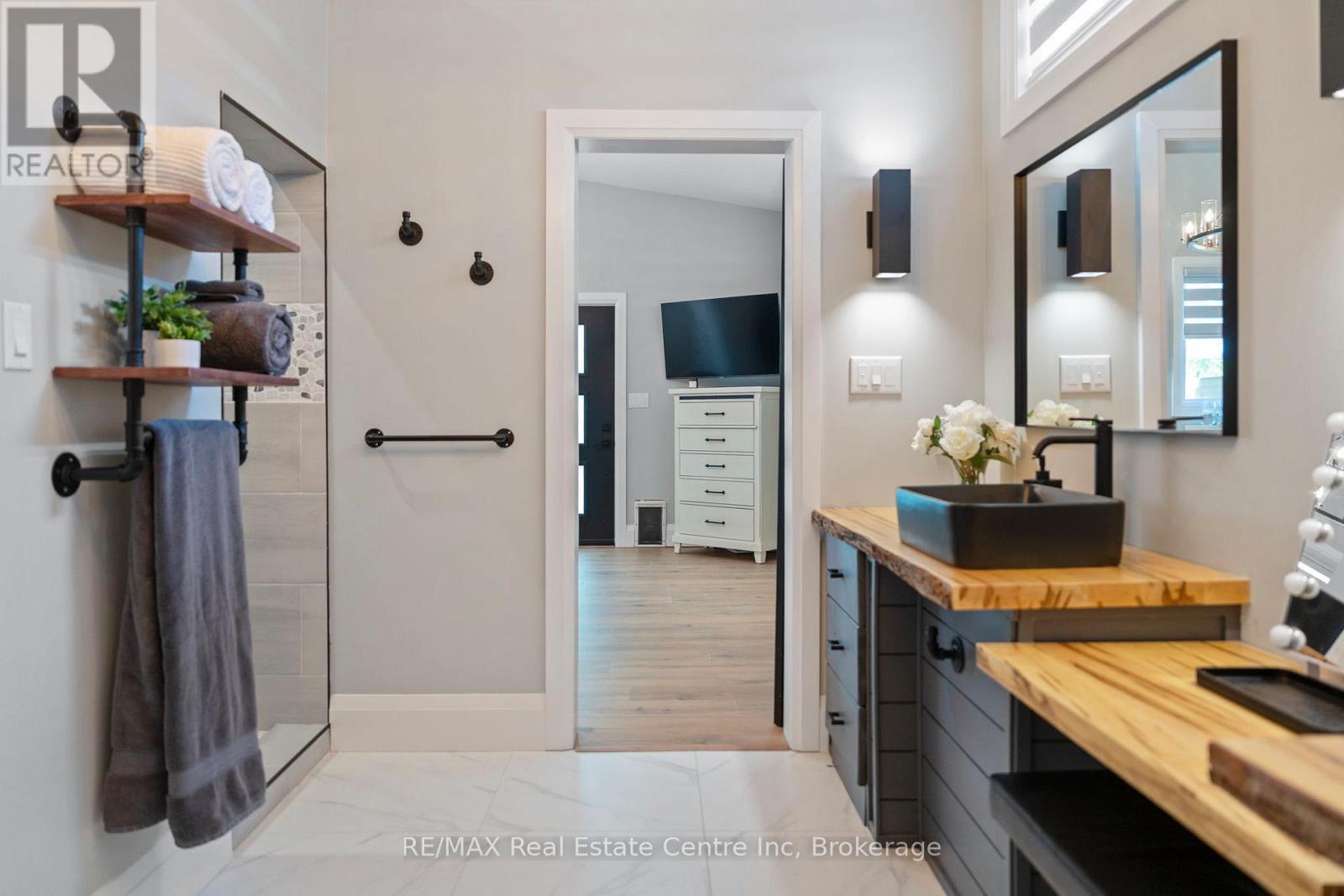 1283 Swan Street, North Dumfries, ON - Indoor Photo Showing Other Room