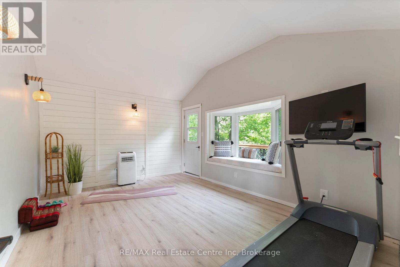 1283 Swan Street, North Dumfries, ON - Indoor Photo Showing Gym Room