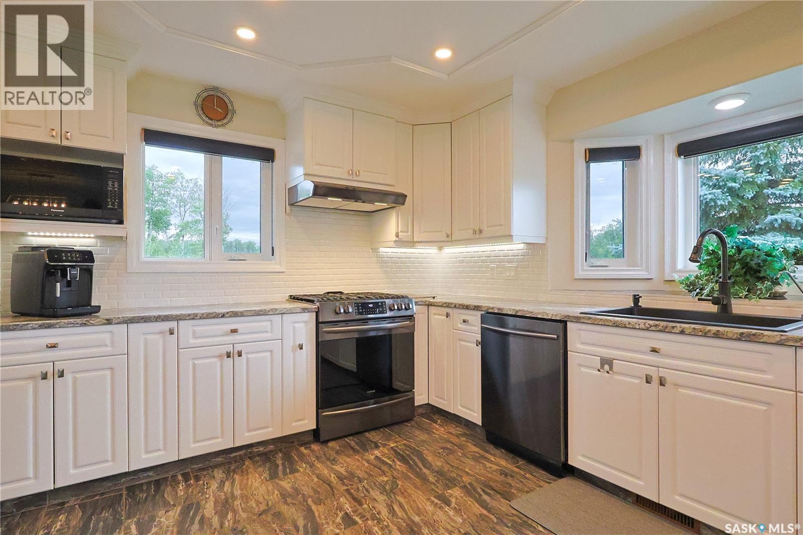 350 Ridgeway Road, Christopher Lake, SK - Indoor Photo Showing Kitchen With Upgraded Kitchen