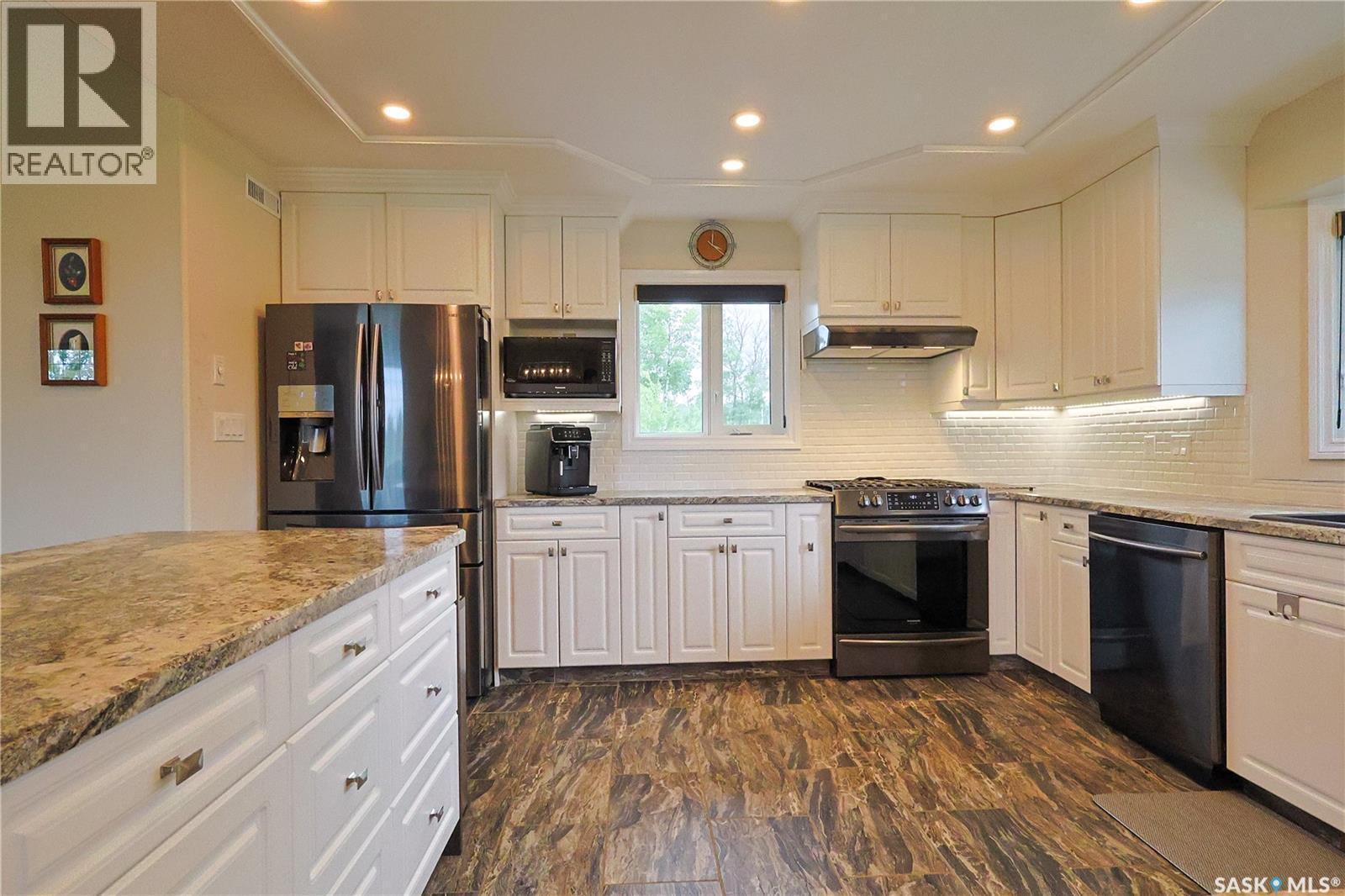 350 Ridgeway Road, Christopher Lake, SK - Indoor Photo Showing Kitchen With Upgraded Kitchen