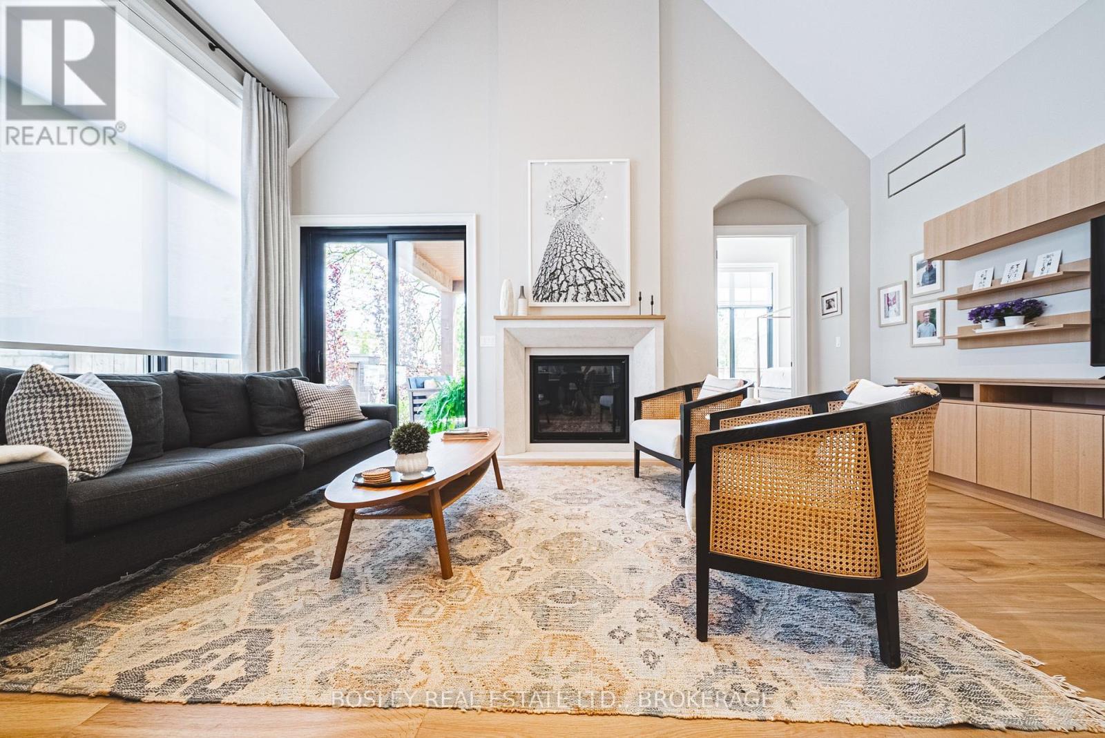 110 Millpond Road, Niagara-On-The-Lake (St. Davids), ON - Indoor Photo Showing Living Room With Fireplace