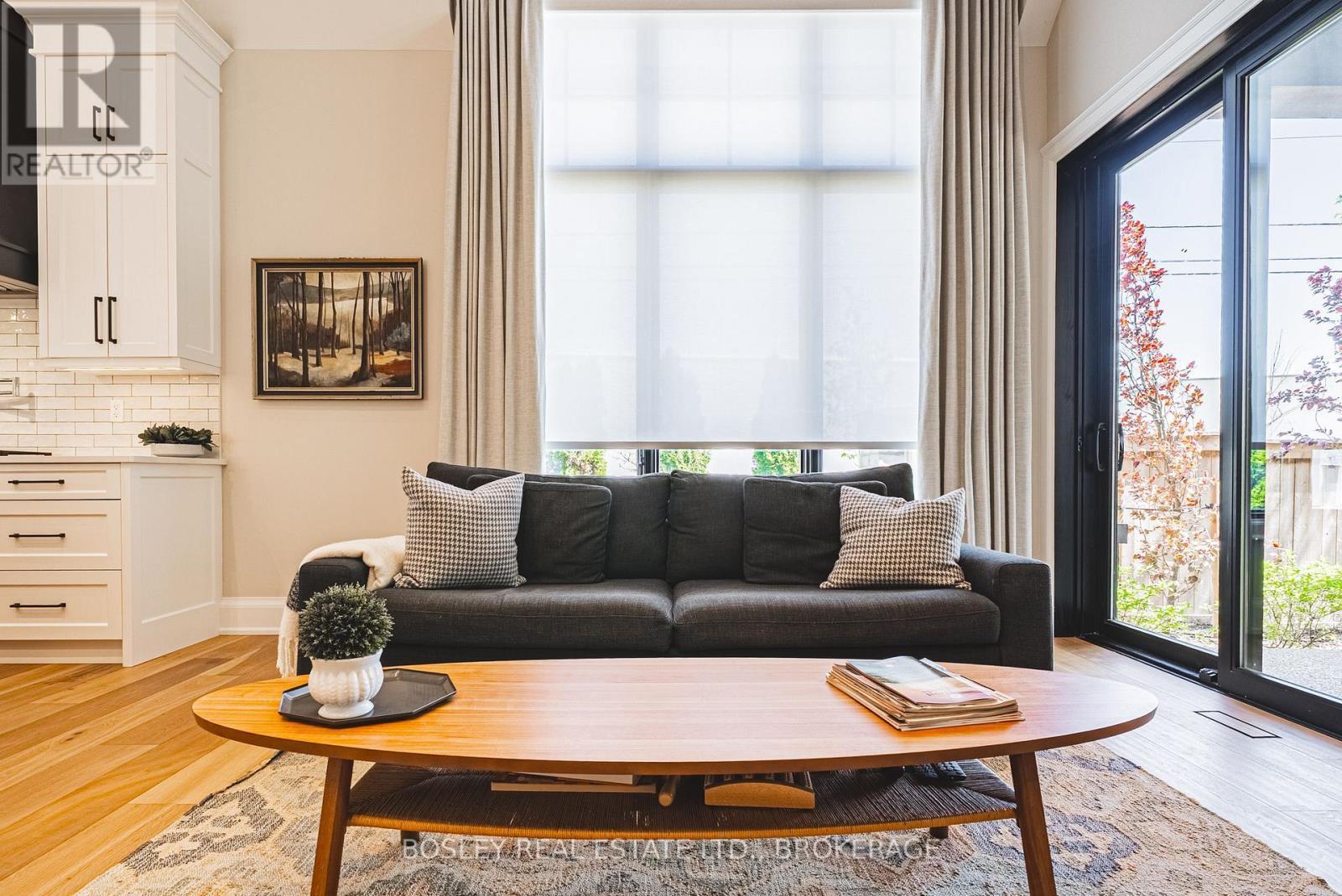 110 Millpond Road, Niagara-On-The-Lake (St. Davids), ON - Indoor Photo Showing Living Room