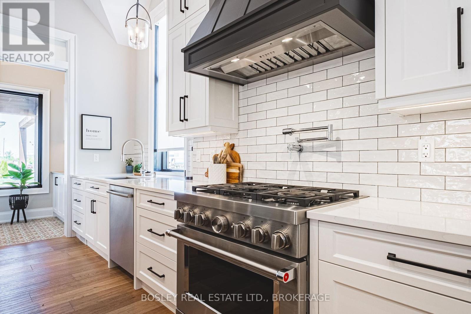 110 Millpond Road, Niagara-On-The-Lake (St. Davids), ON - Indoor Photo Showing Kitchen With Upgraded Kitchen