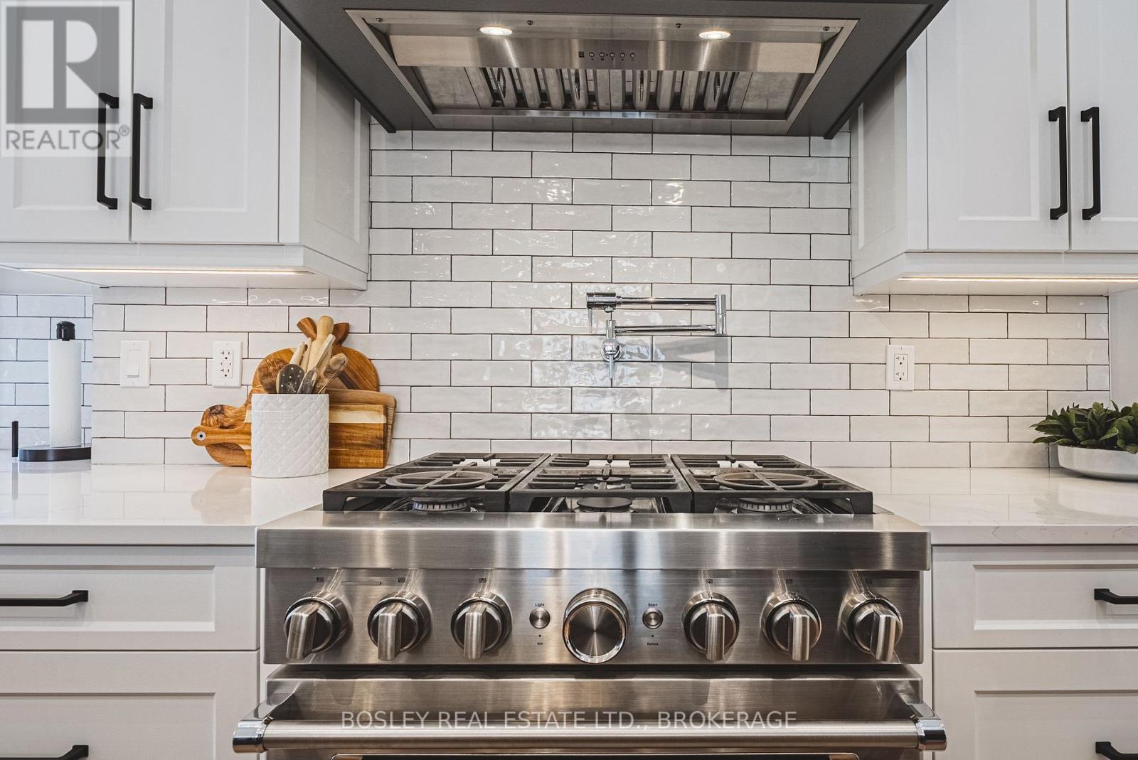 110 Millpond Road, Niagara-On-The-Lake (St. Davids), ON - Indoor Photo Showing Kitchen With Upgraded Kitchen