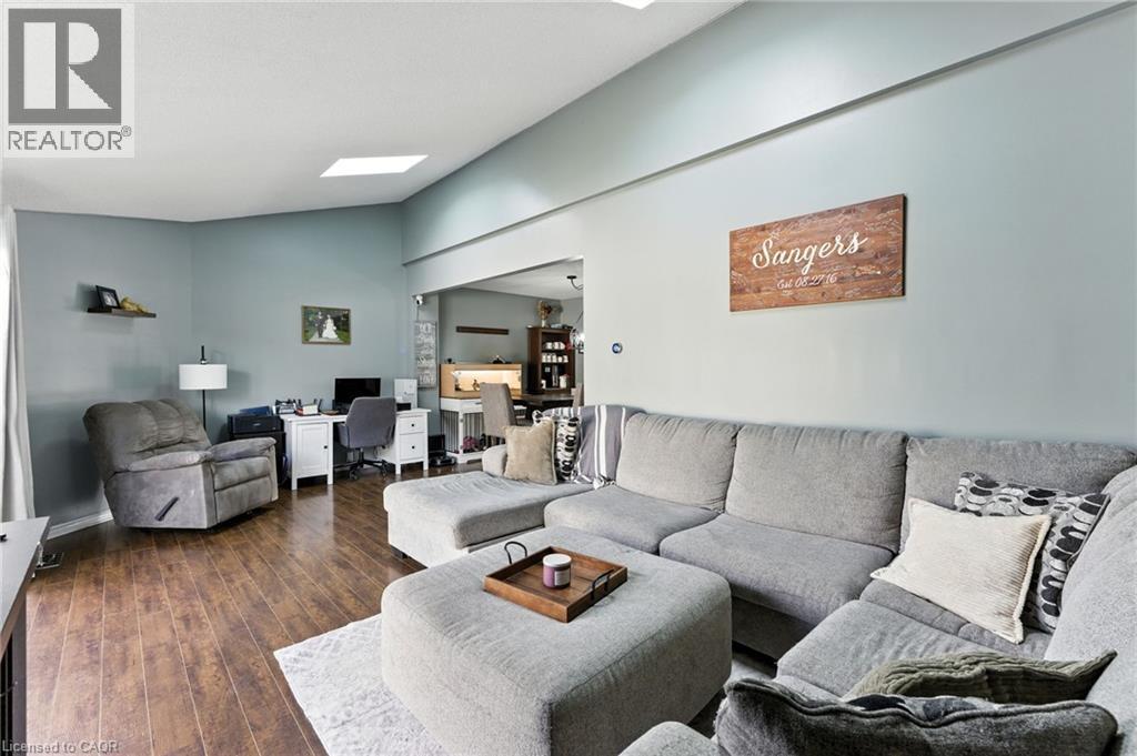 1 Conestoga Road, Woodstock, ON - Indoor Photo Showing Living Room
