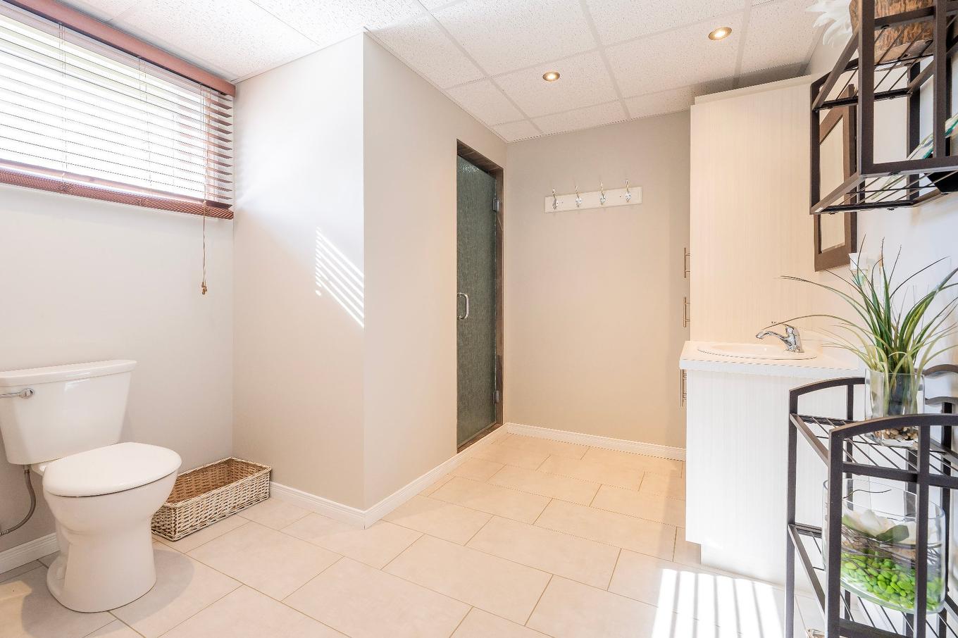 Bathroom - 21 Allée Du Versant, Les Îles-De-La-Madeleine, QC - Indoor Photo Showing Bathroom