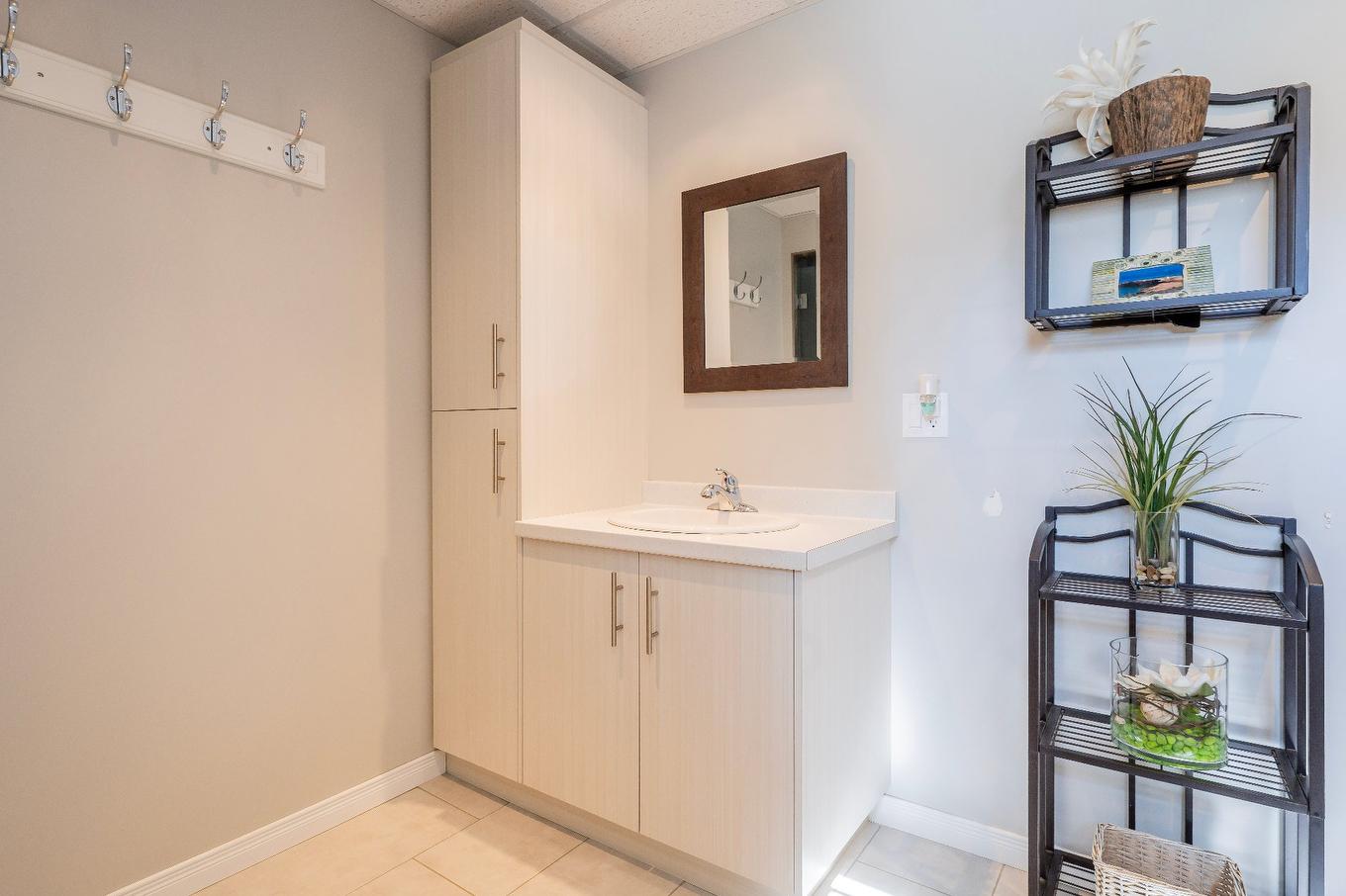 Bathroom - 21 Allée Du Versant, Les Îles-De-La-Madeleine, QC - Indoor Photo Showing Bathroom