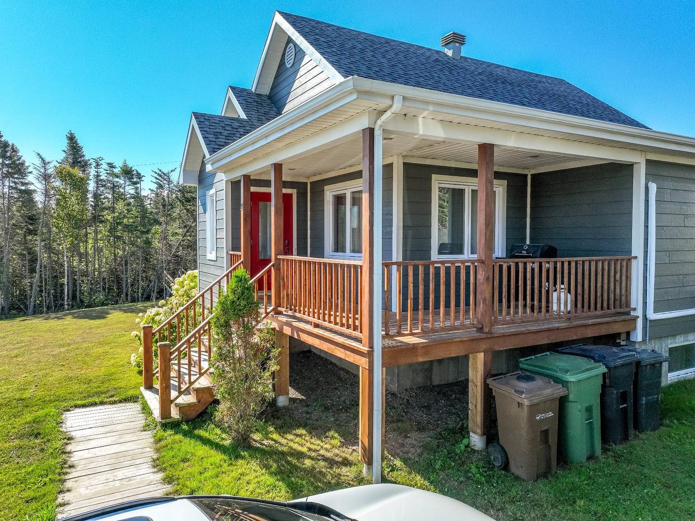 Frontage - 21 Allée Du Versant, Les Îles-De-La-Madeleine, QC - Outdoor With Deck Patio Veranda