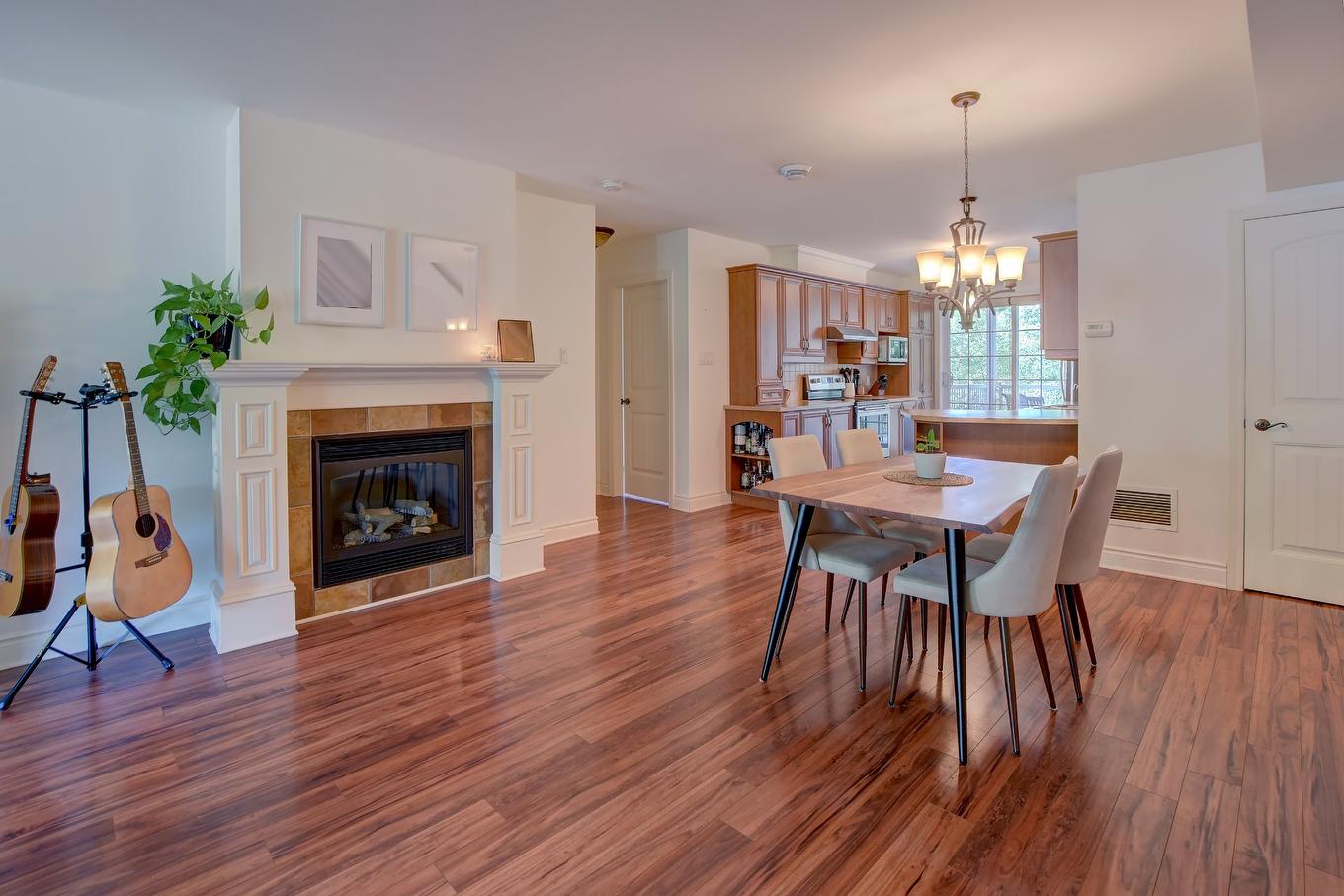 Dining room - 270 Ch. De La Pinède, Piedmont, QC - Indoor With Fireplace