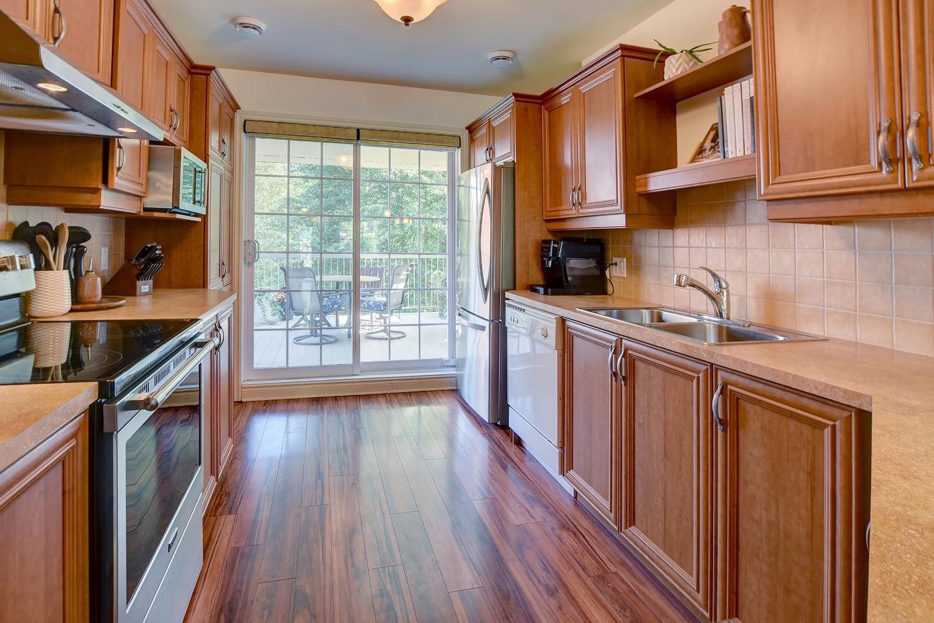 Kitchen - 270 Ch. De La Pinède, Piedmont, QC - Indoor Photo Showing Kitchen With Double Sink