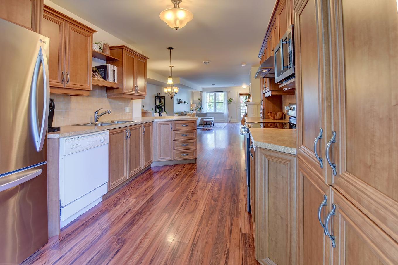 Kitchen - 270 Ch. De La Pinède, Piedmont, QC - Indoor Photo Showing Kitchen With Double Sink