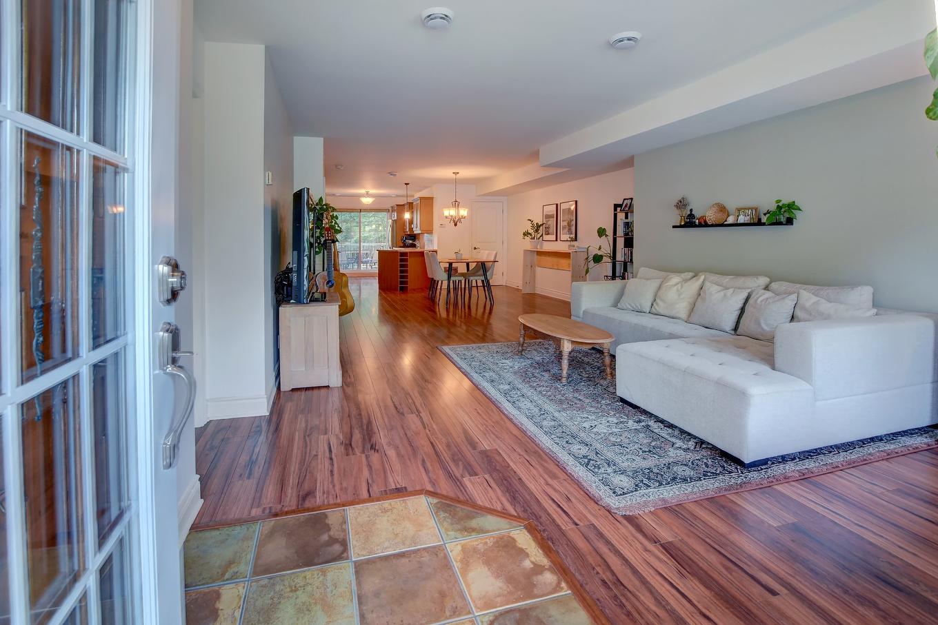Hall - 270 Ch. De La Pinède, Piedmont, QC - Indoor Photo Showing Living Room