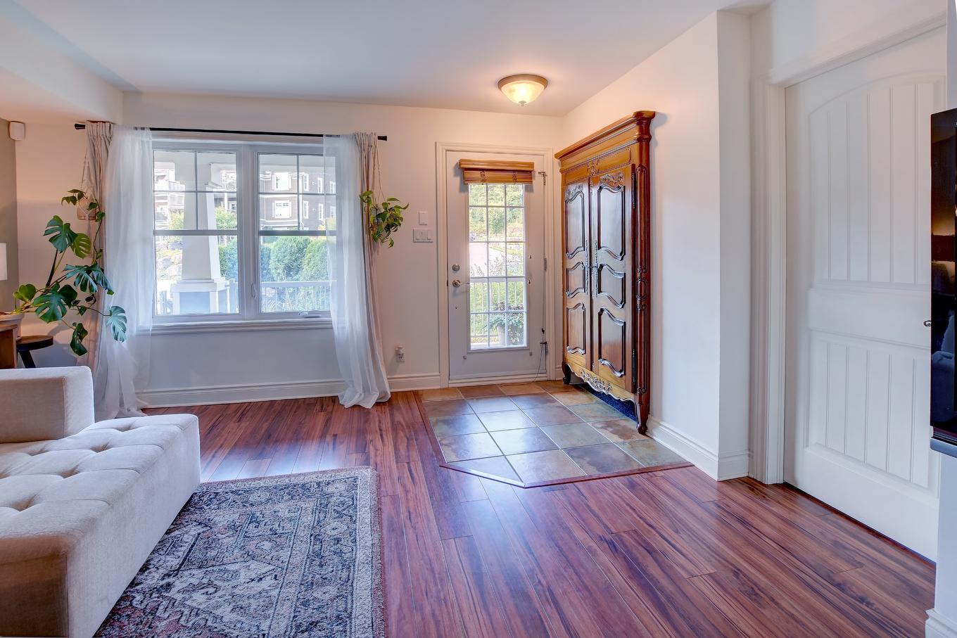 Hall - 270 Ch. De La Pinède, Piedmont, QC - Indoor