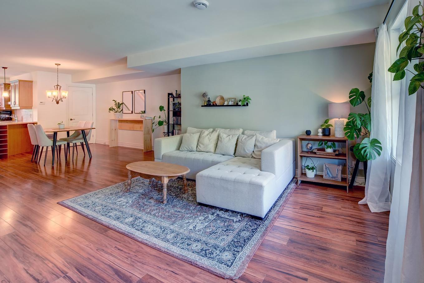 Living room - 270 Ch. De La Pinède, Piedmont, QC - Indoor Photo Showing Living Room