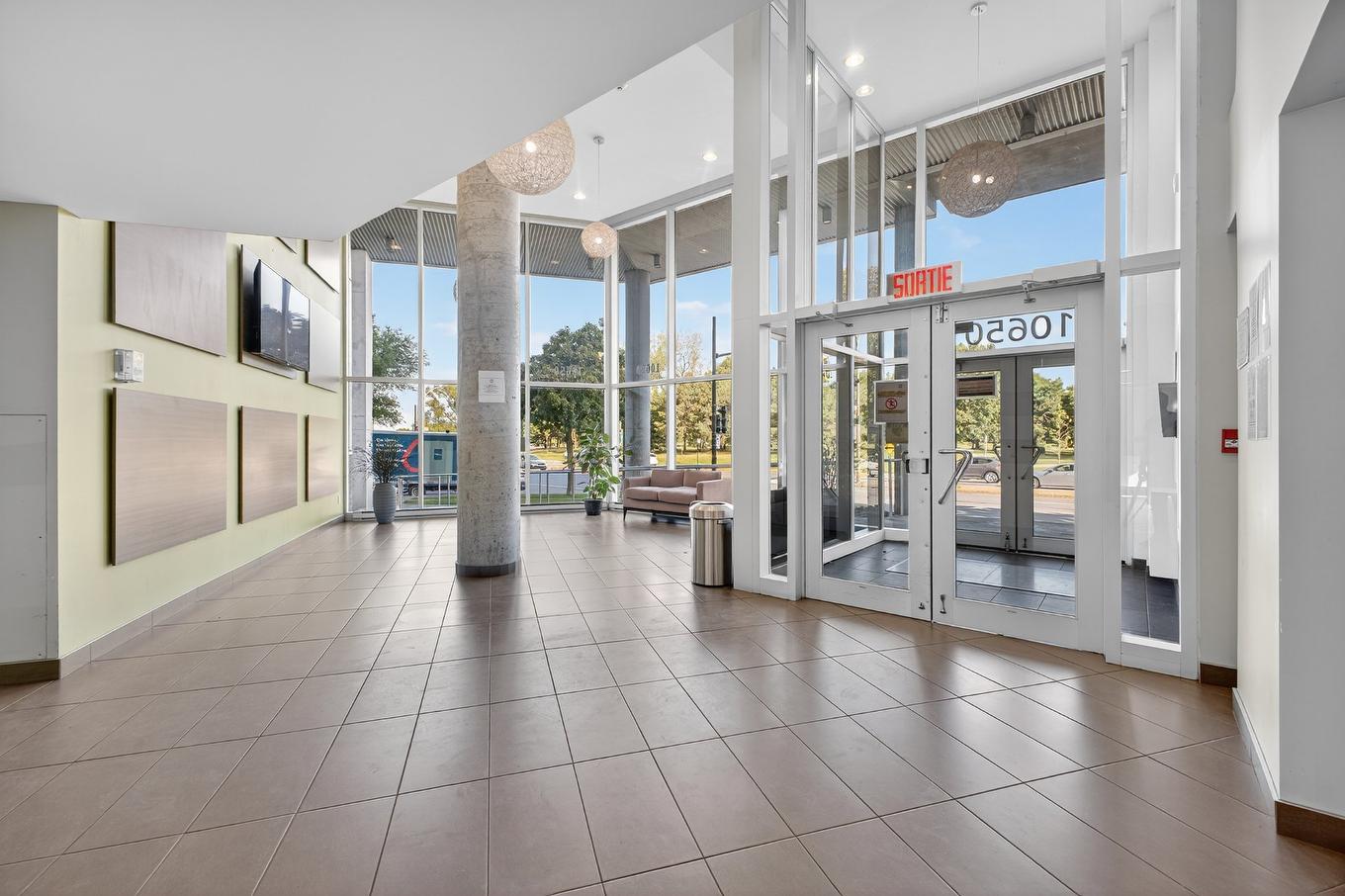 Hall d'entrée/Vestibule - 1455-10650 Place De L'Acadie, Montréal (Ahuntsic-Cartierville), QC - Indoor