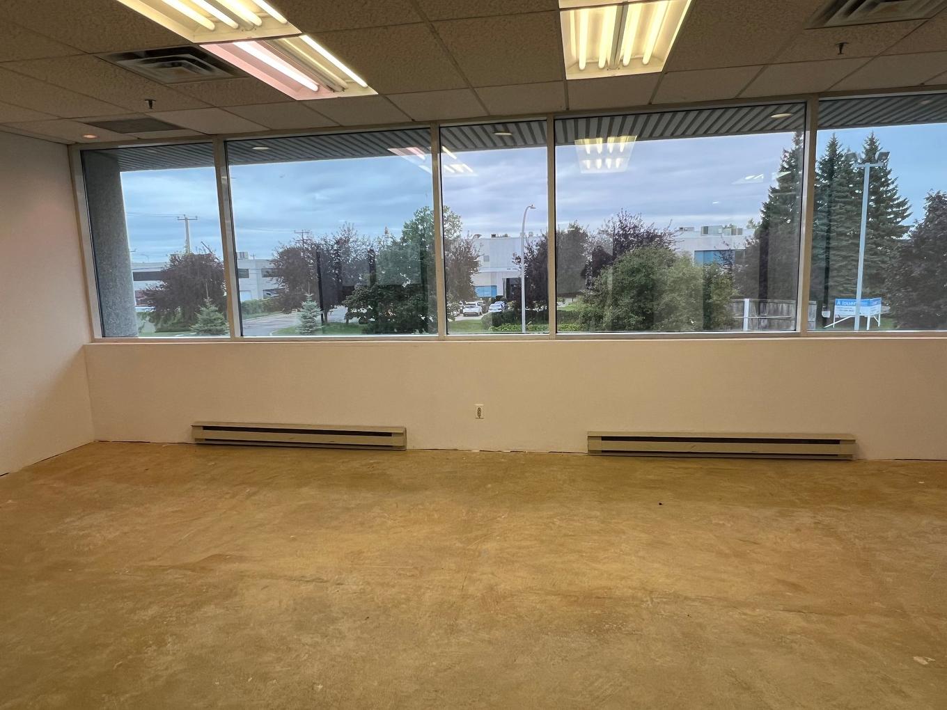 Salle de conférence - 5040 Rue Levy, Montréal (Saint-Laurent), QC