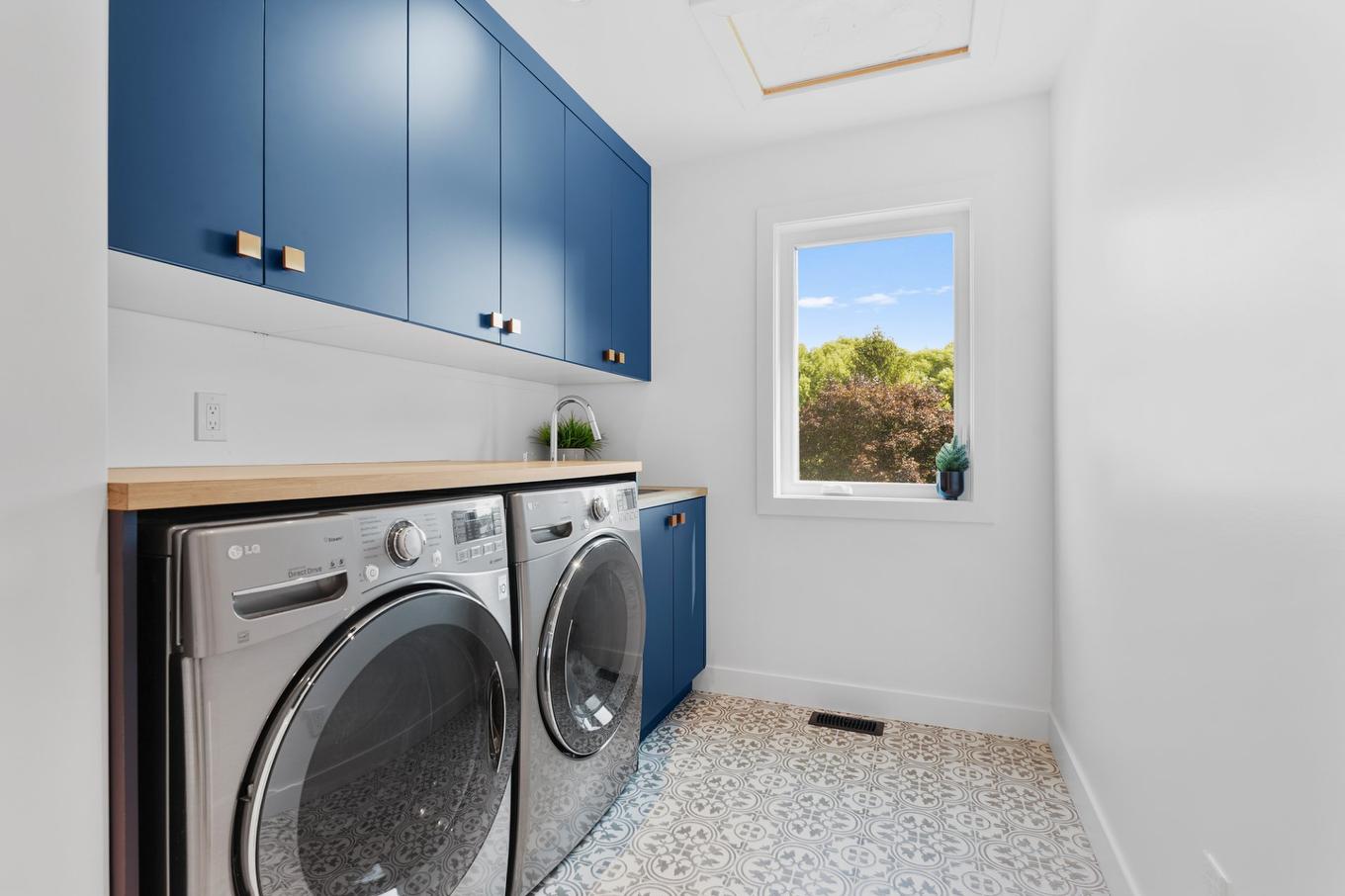 Salle de lavage - 2966 Ch. St-Charles, Terrebonne (Lachenaie), QC - Indoor Photo Showing Laundry Room