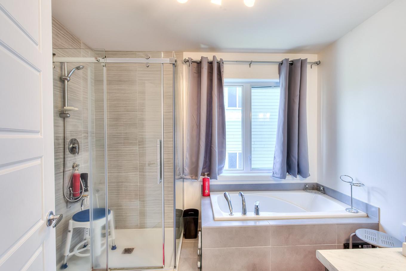 Bathroom - 9740 - 9744 Rue Henri-Piché, Mirabel, QC - Indoor Photo Showing Bathroom