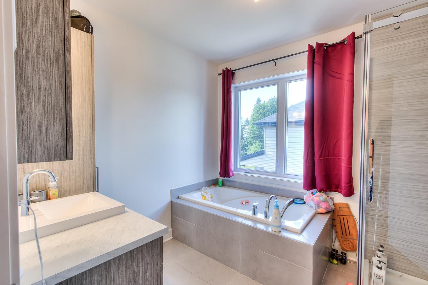 Bathroom - 9740 - 9744 Rue Henri-Piché, Mirabel, QC - Indoor Photo Showing Bathroom