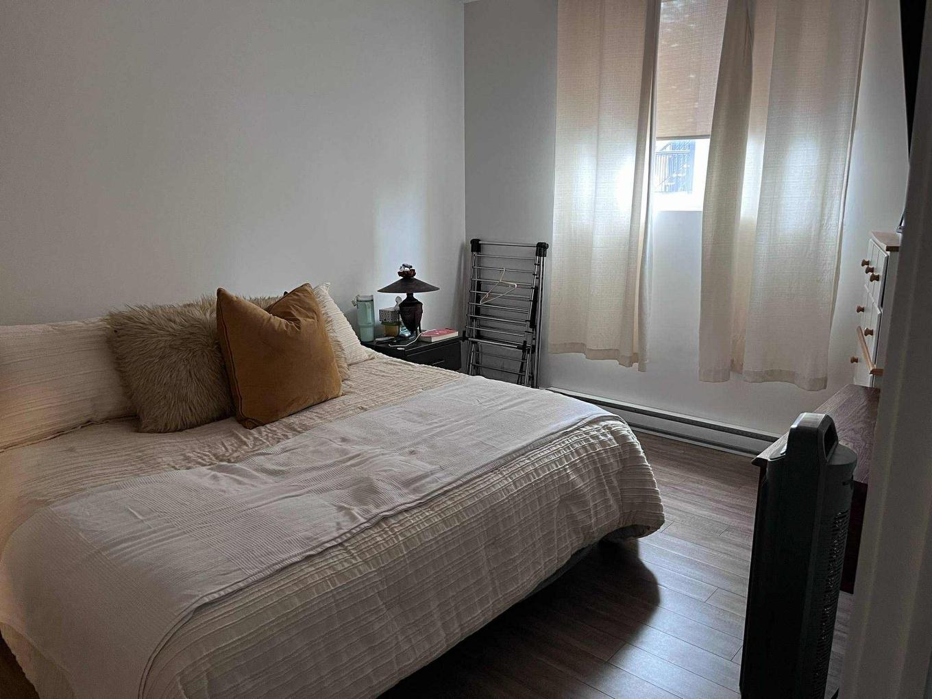 Bachelor - 9740 - 9744 Rue Henri-Piché, Mirabel, QC - Indoor Photo Showing Bedroom