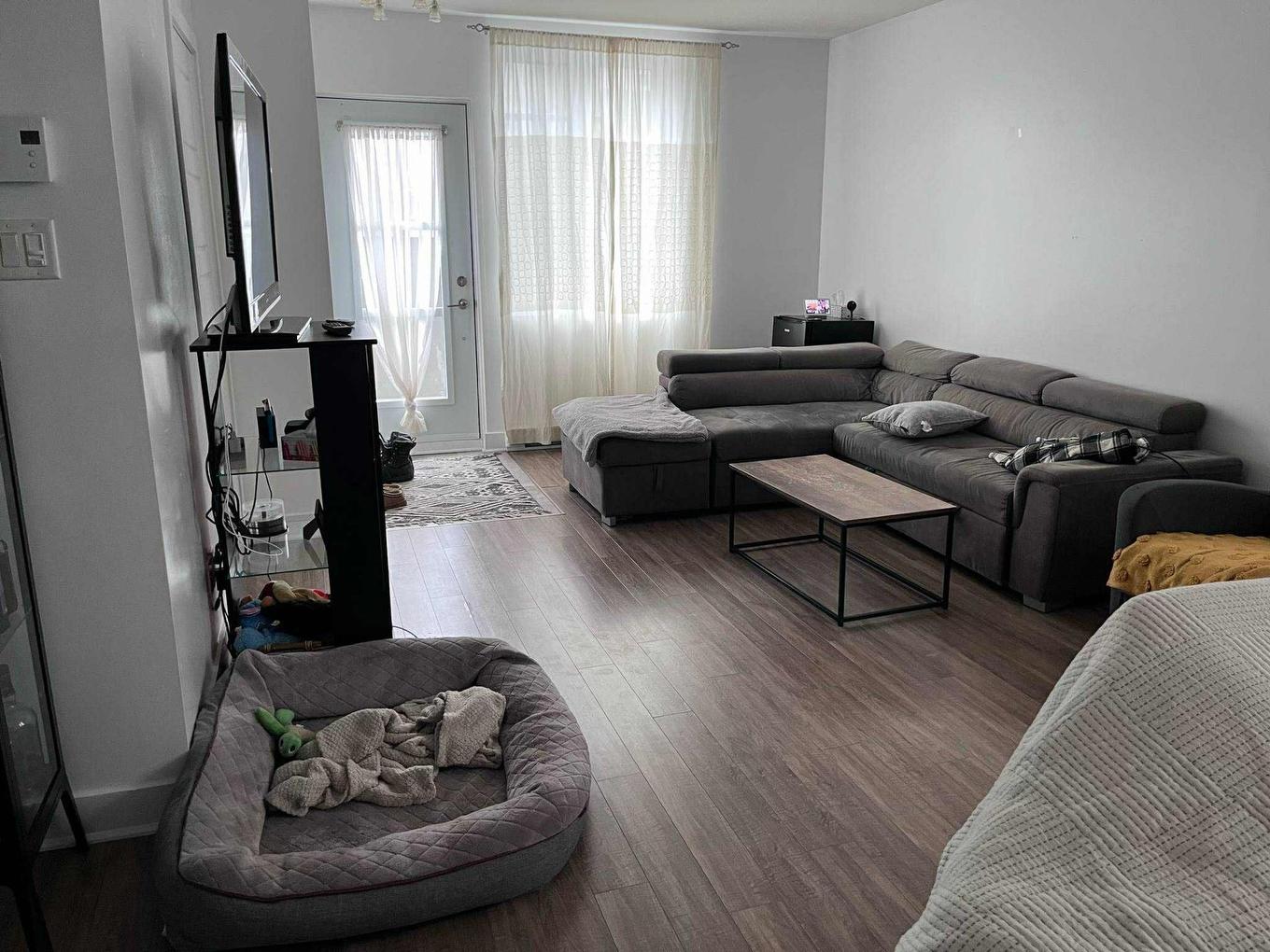 Bachelor - 9740 - 9744 Rue Henri-Piché, Mirabel, QC - Indoor Photo Showing Living Room