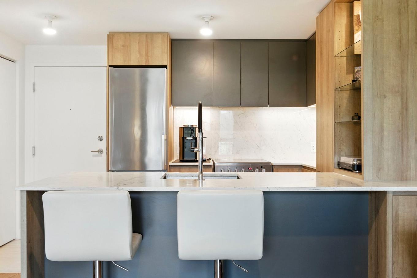 Cuisine - 813-170 Rue Rioux, Montréal (Le Sud-Ouest), QC - Indoor Photo Showing Kitchen With Upgraded Kitchen