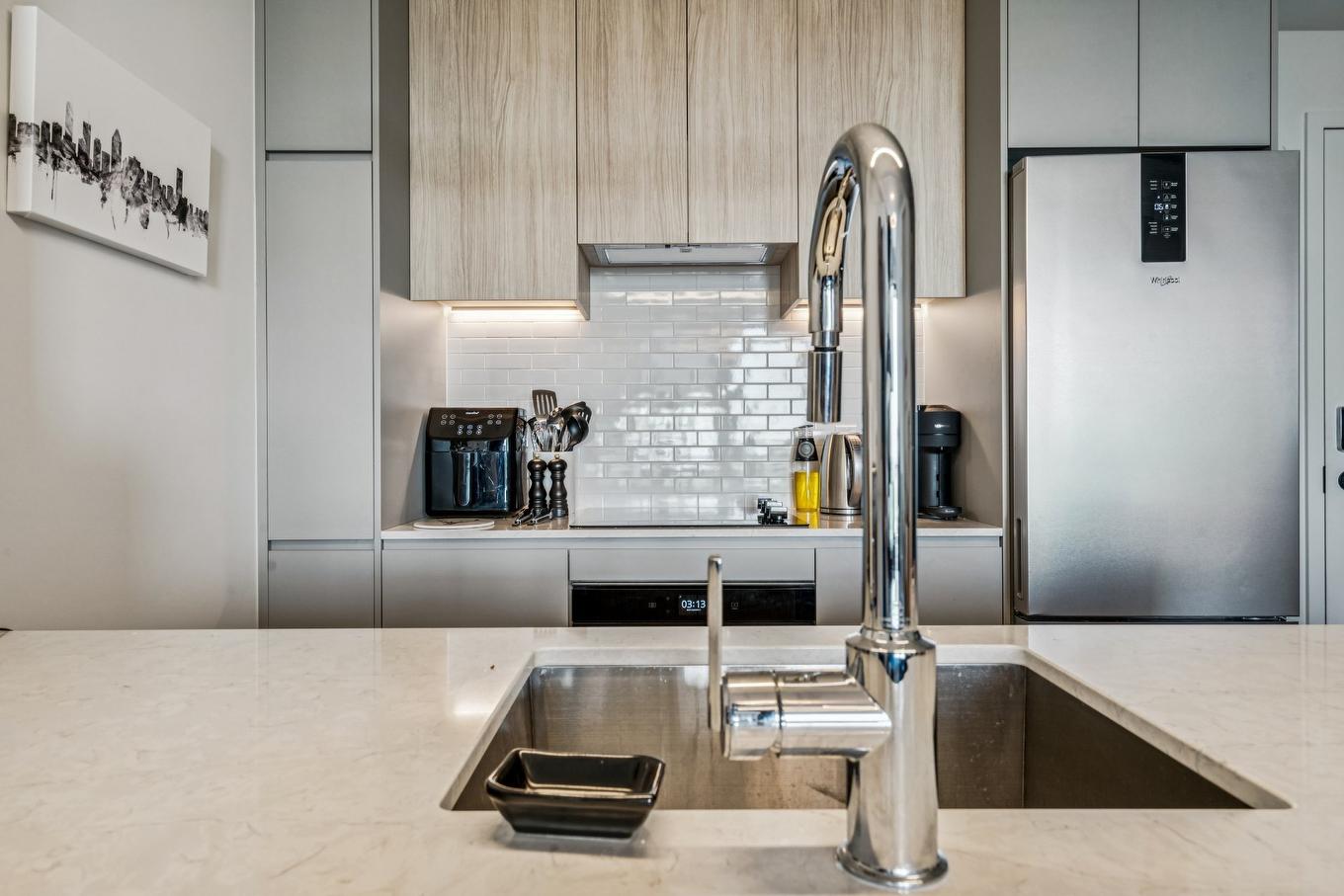Kitchen - 1618-200 Rue Marie-Charles-Le Moyne, Longueuil (Le Vieux-Longueuil), QC - Indoor Photo Showing Kitchen With Double Sink With Upgraded Kitchen