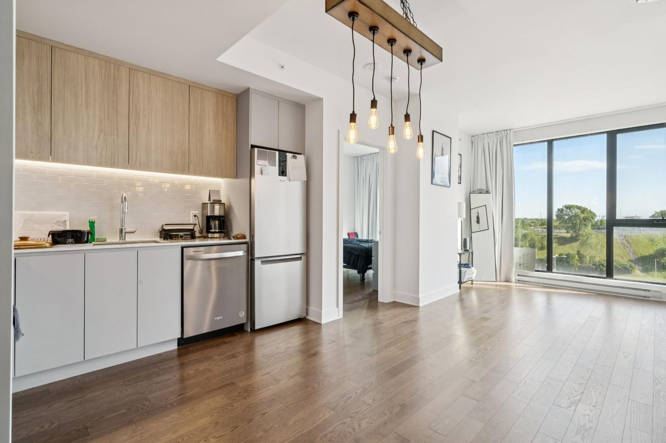 Overall view - 700-200 Rue Marie-Charles-Le Moyne, Longueuil (Le Vieux-Longueuil), QC - Indoor Photo Showing Kitchen