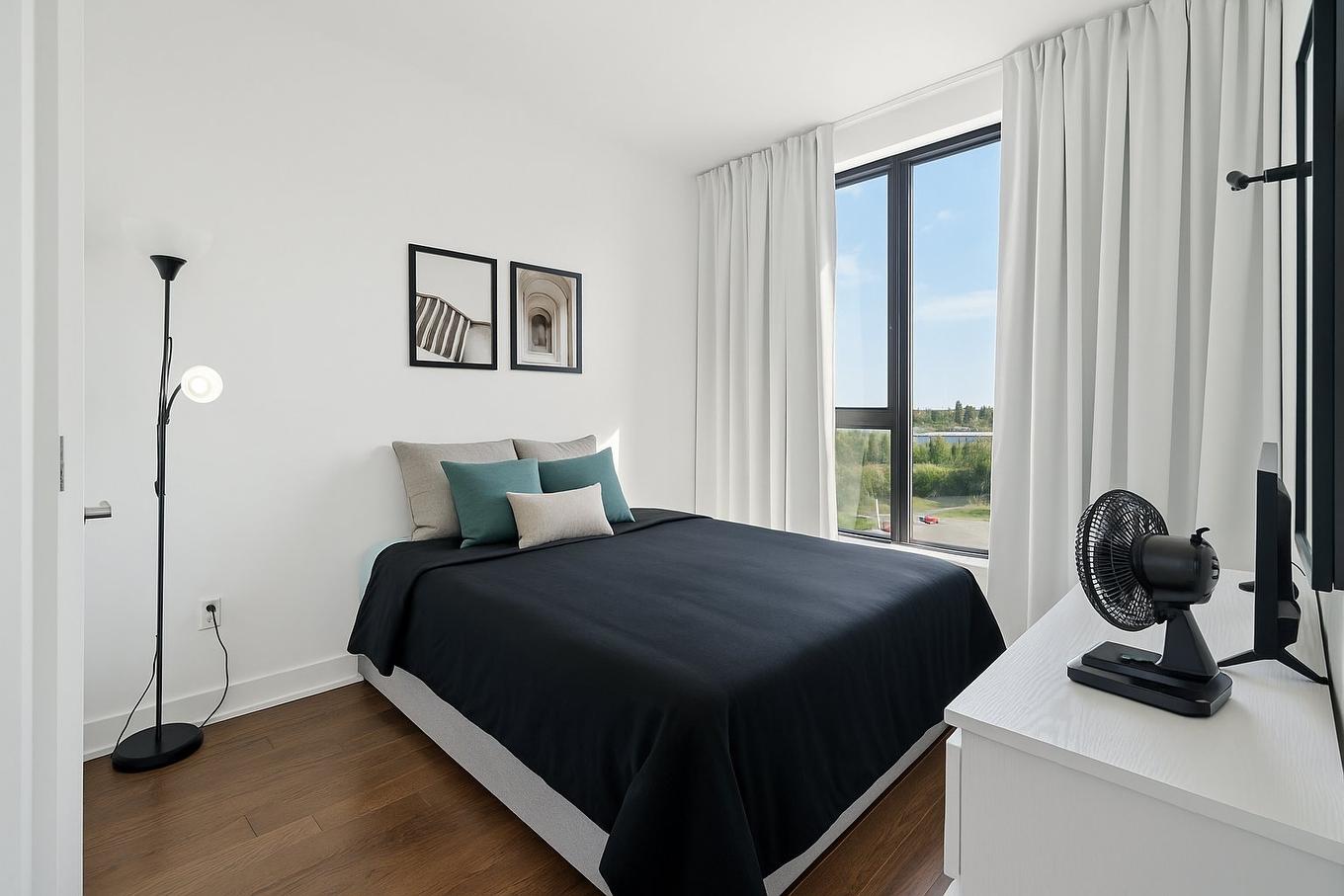 Primary bedroom - 700-200 Rue Marie-Charles-Le Moyne, Longueuil (Le Vieux-Longueuil), QC - Indoor Photo Showing Bedroom
