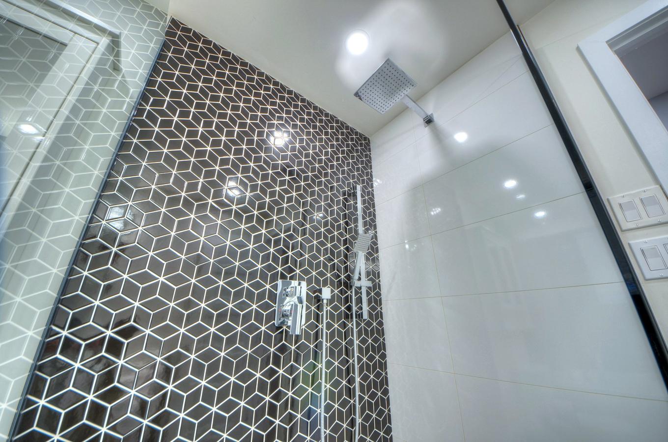 Bathroom - 6630 Rue Bruxelles, Brossard, QC - Indoor Photo Showing Bathroom