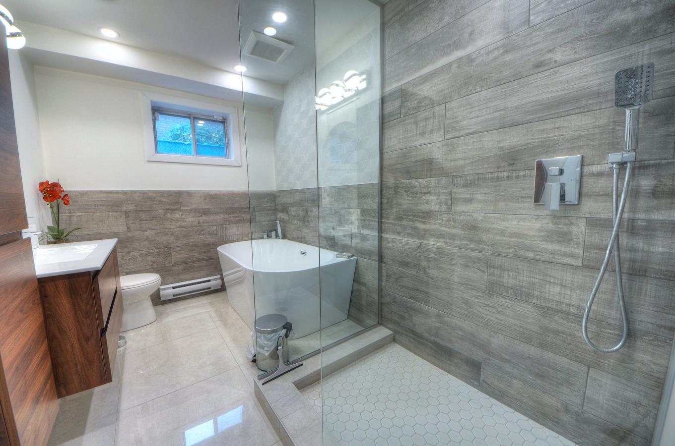 Bathroom - 6630 Rue Bruxelles, Brossard, QC - Indoor Photo Showing Bathroom