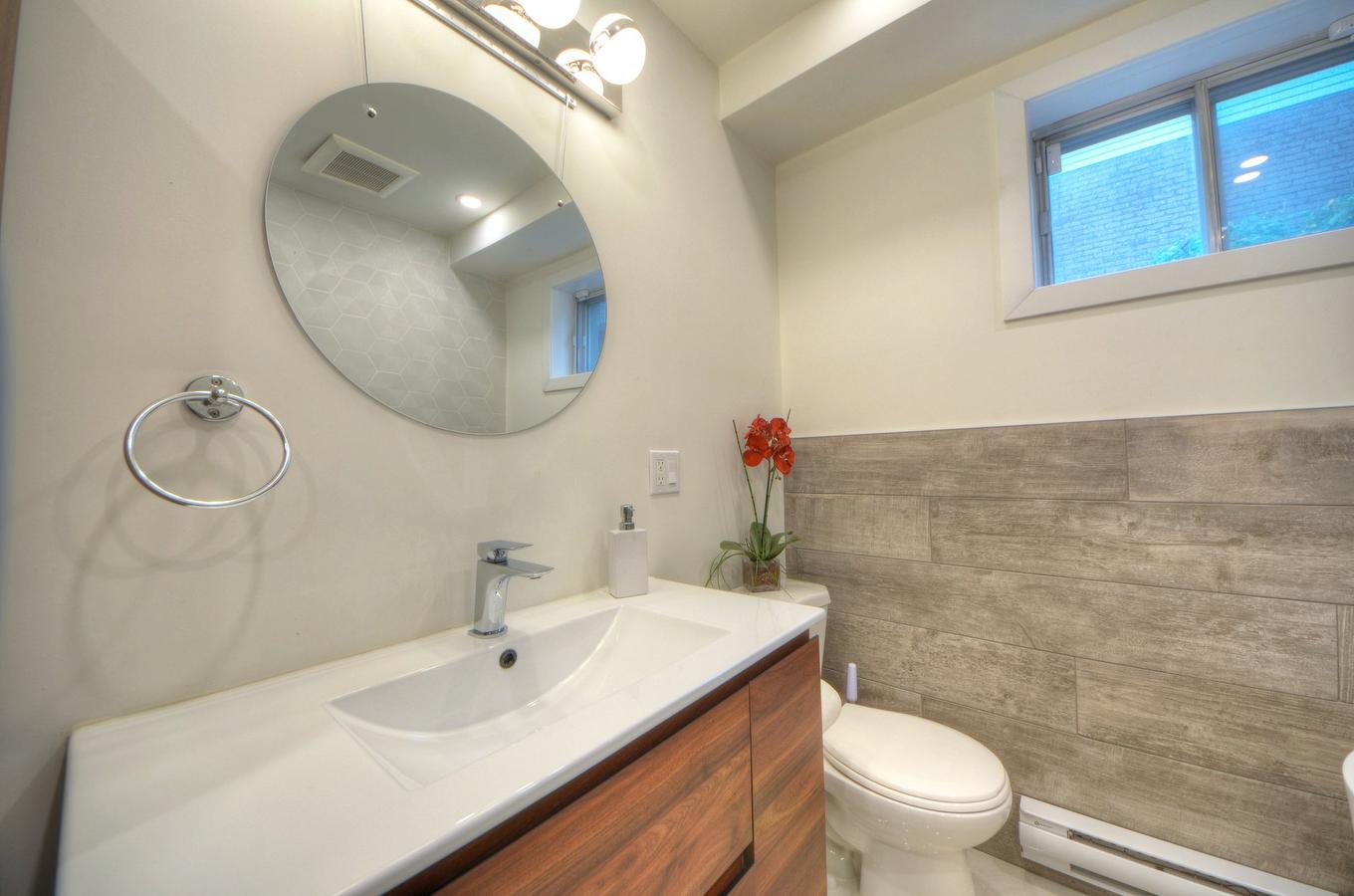 Bathroom - 6630 Rue Bruxelles, Brossard, QC - Indoor Photo Showing Bathroom