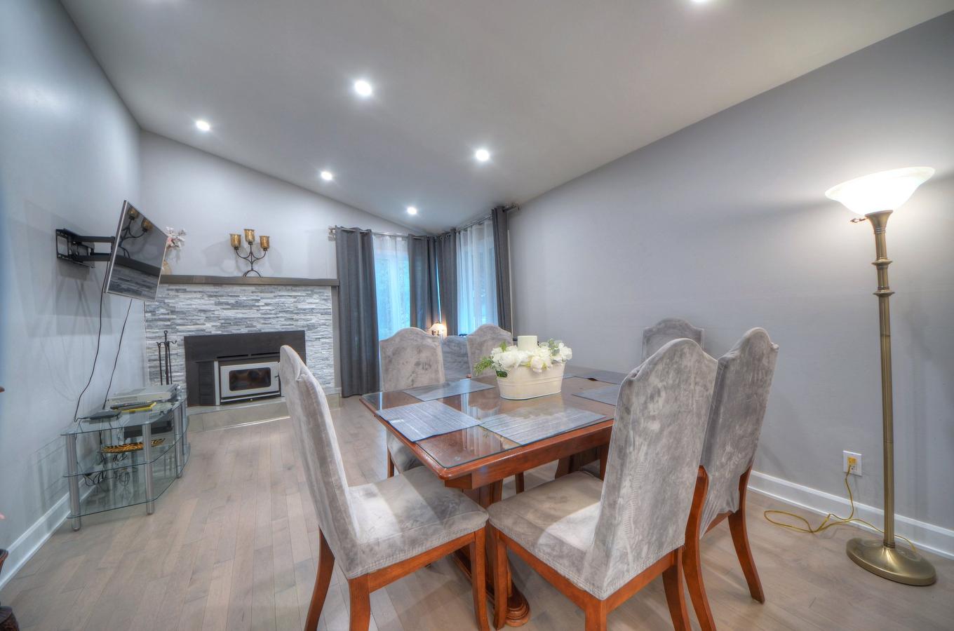 Dining room - 6630 Rue Bruxelles, Brossard, QC - Indoor Photo Showing Dining Room With Fireplace
