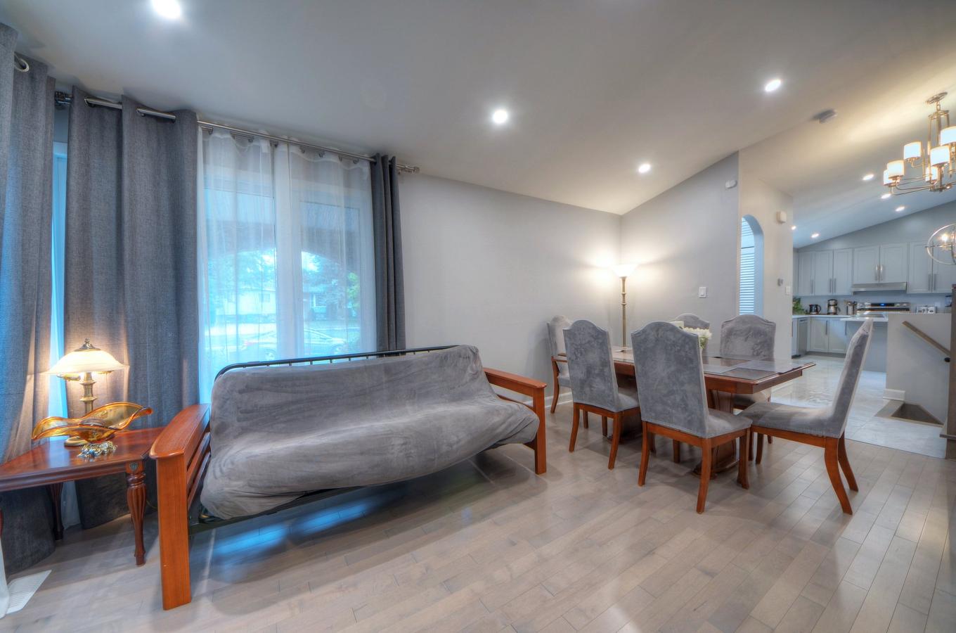 Living room - 6630 Rue Bruxelles, Brossard, QC - Indoor Photo Showing Dining Room