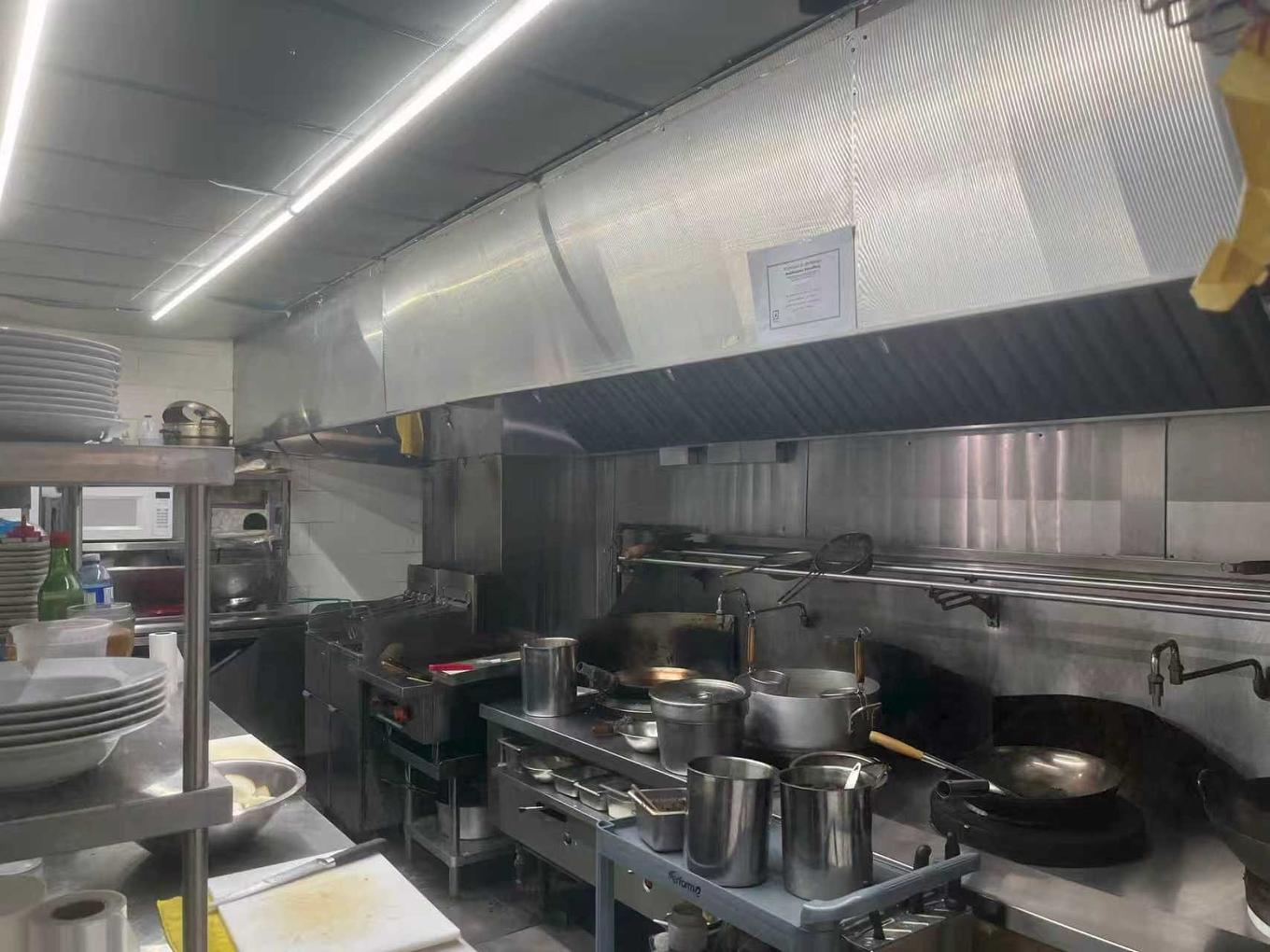 Kitchen - 8630 Rue Sherbrooke E., Montréal (Mercier/Hochelaga-Maisonneuve), QC