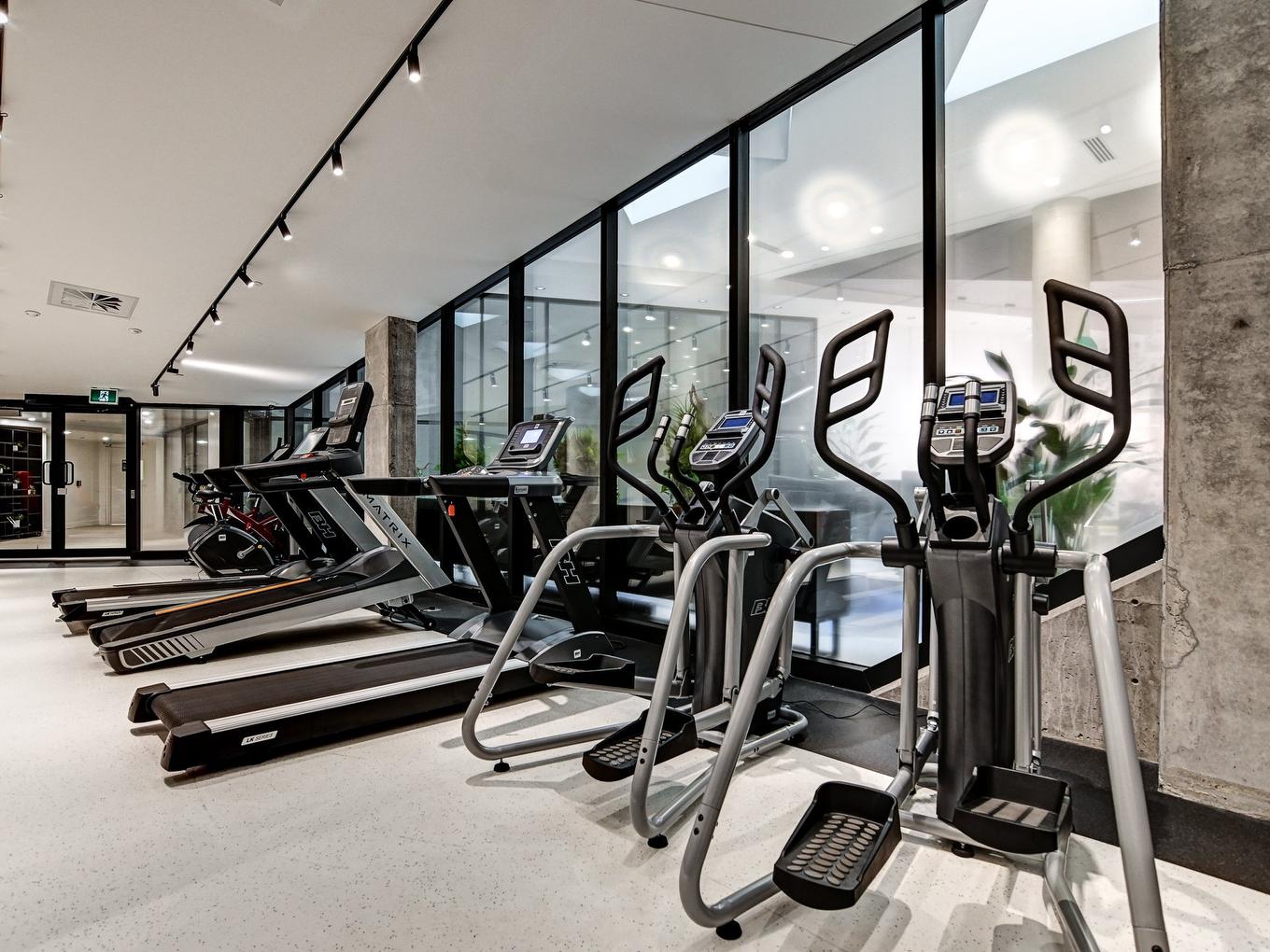 Salle d'exercice - 427-1550 Rue Des Bassins, Montréal (Le Sud-Ouest), QC - Indoor Photo Showing Gym Room