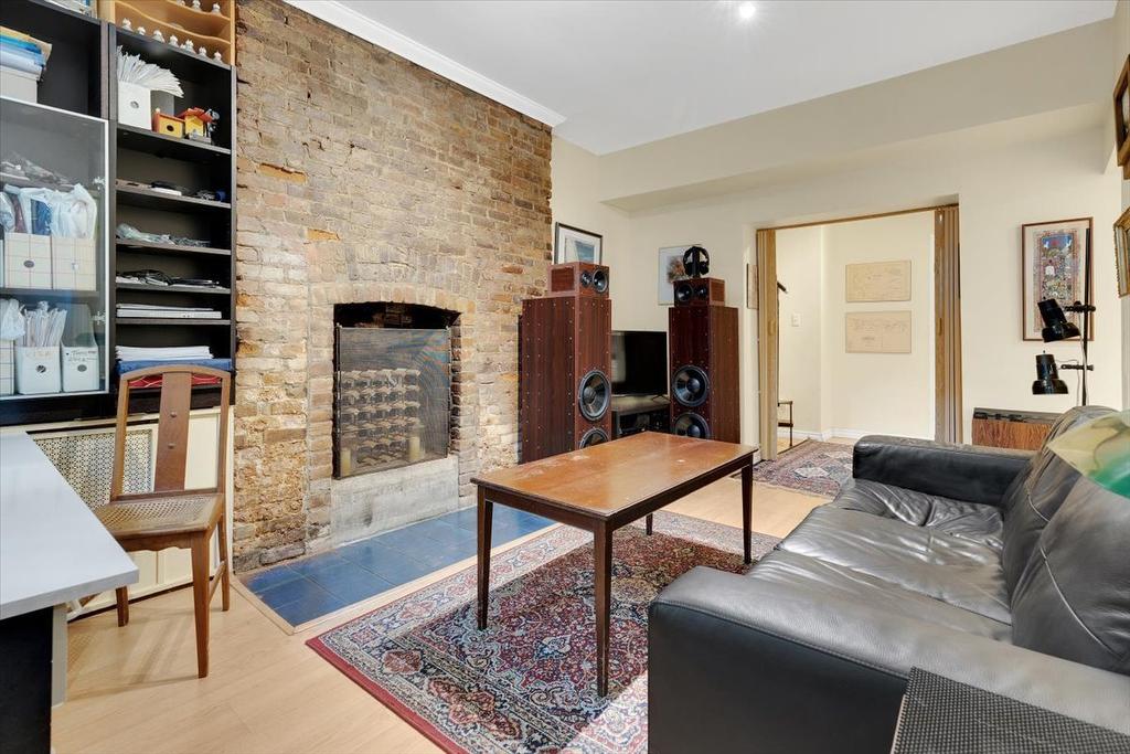 Living room - 1819 Rue Baile, Montréal (Ville-Marie), QC - Indoor Photo Showing Living Room With Fireplace