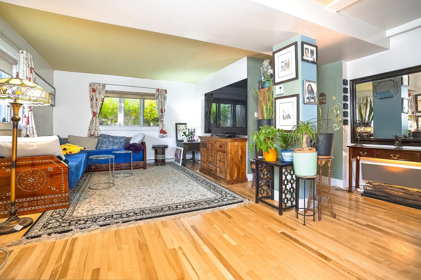 Living room - 1-3860 Rue St-Zotique E., Montréal (Rosemont/La Petite-Patrie), QC - Indoor With Fireplace