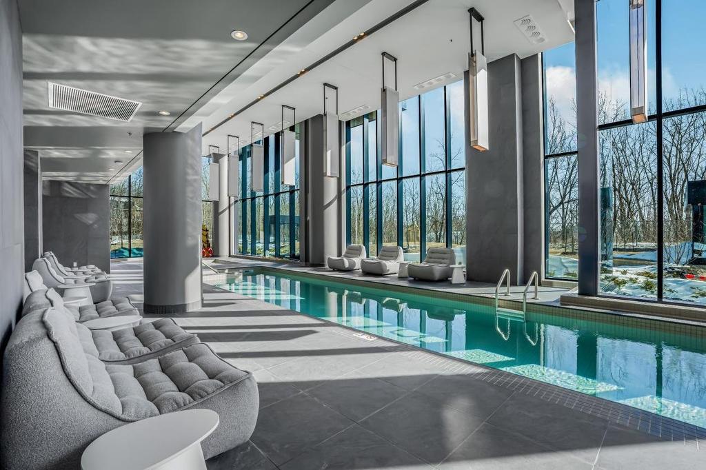 Piscine - 302-1000 Rue André-Prévost, Montréal (Verdun/Île-Des-Soeurs), QC - Indoor Photo Showing Other Room With In Ground Pool