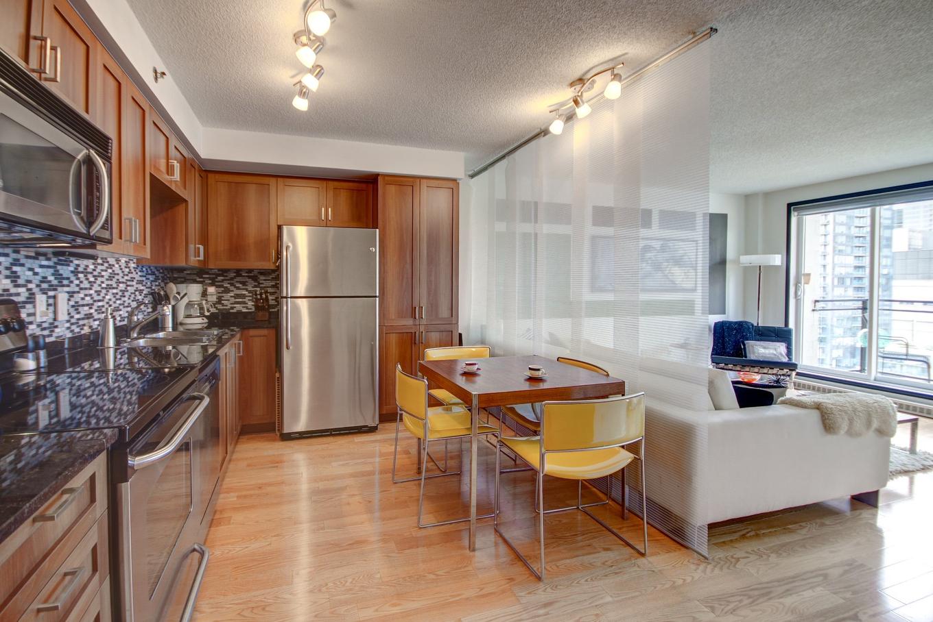 Dining room - 1704-1200 Rue St-Jacques, Montréal (Ville-Marie), QC - Indoor Photo Showing Kitchen