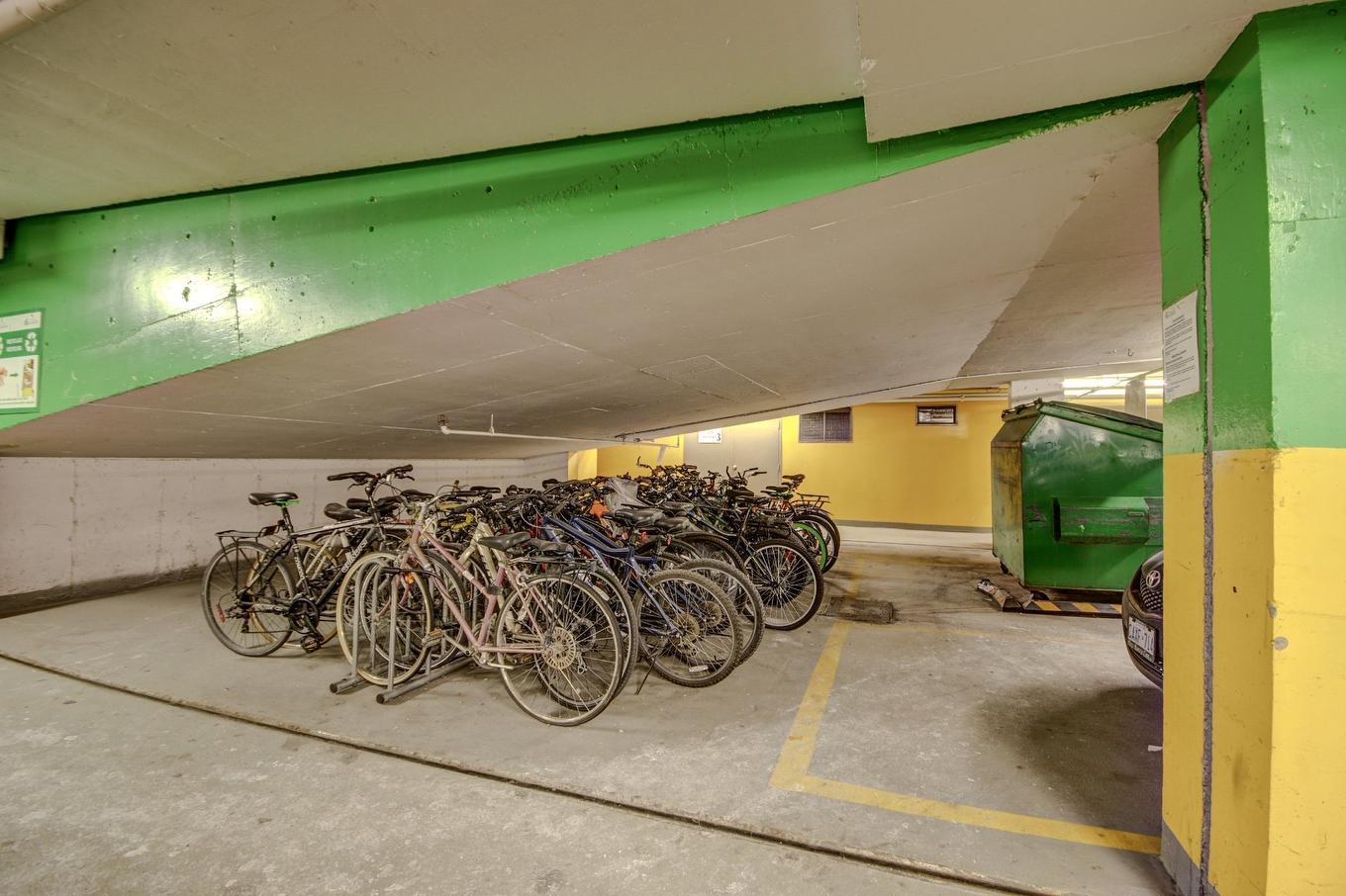 Other - 1704-1200 Rue St-Jacques, Montréal (Ville-Marie), QC - Indoor Photo Showing Garage