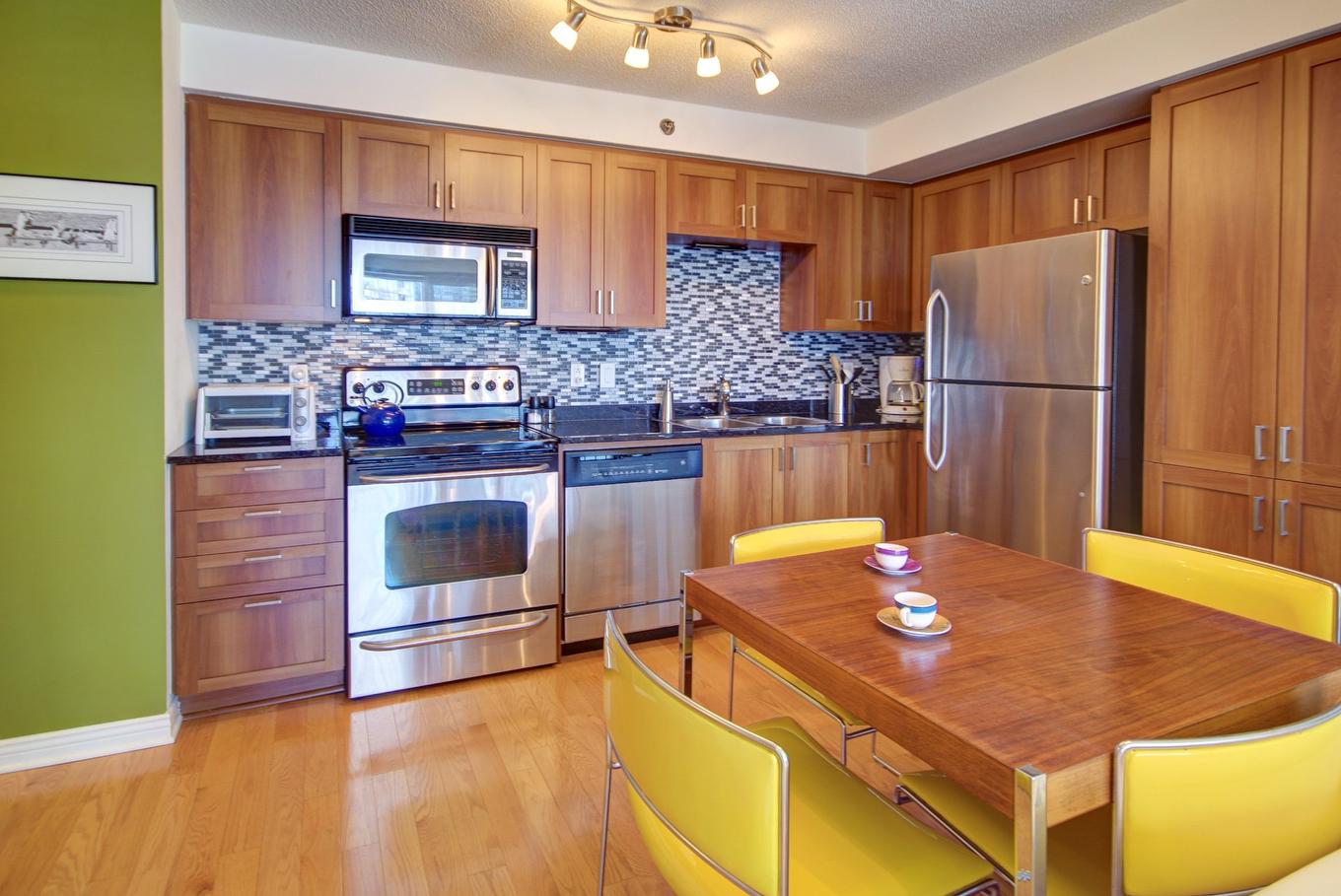 Kitchen - 1704-1200 Rue St-Jacques, Montréal (Ville-Marie), QC - Indoor Photo Showing Kitchen With Double Sink