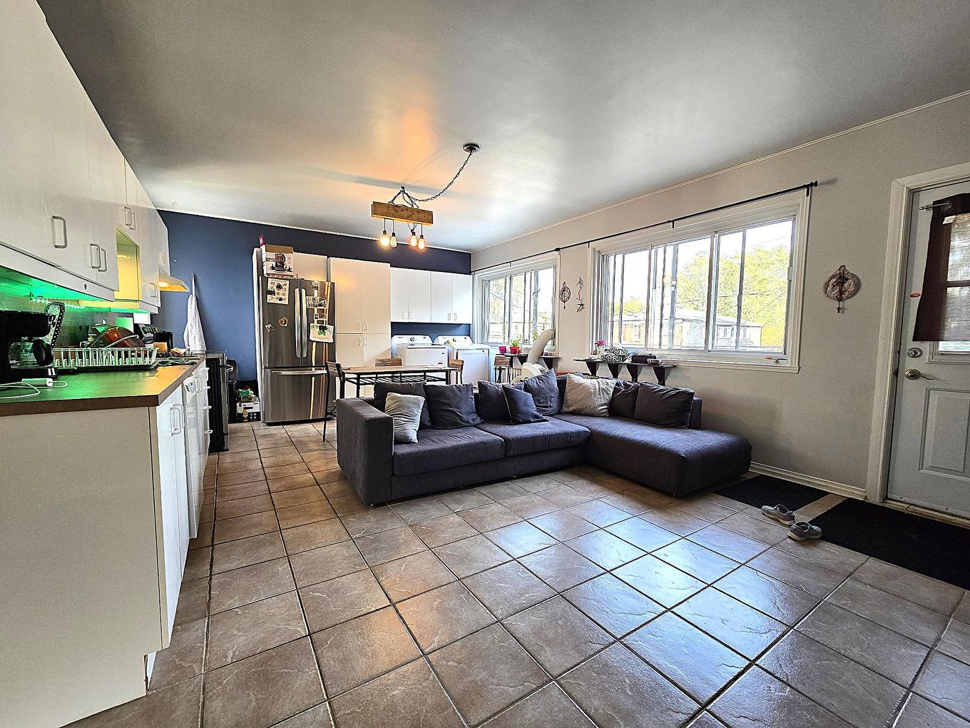 Living room - 3994 - 3994B Boul. St-Martin O., Laval (Chomedey), QC - Indoor